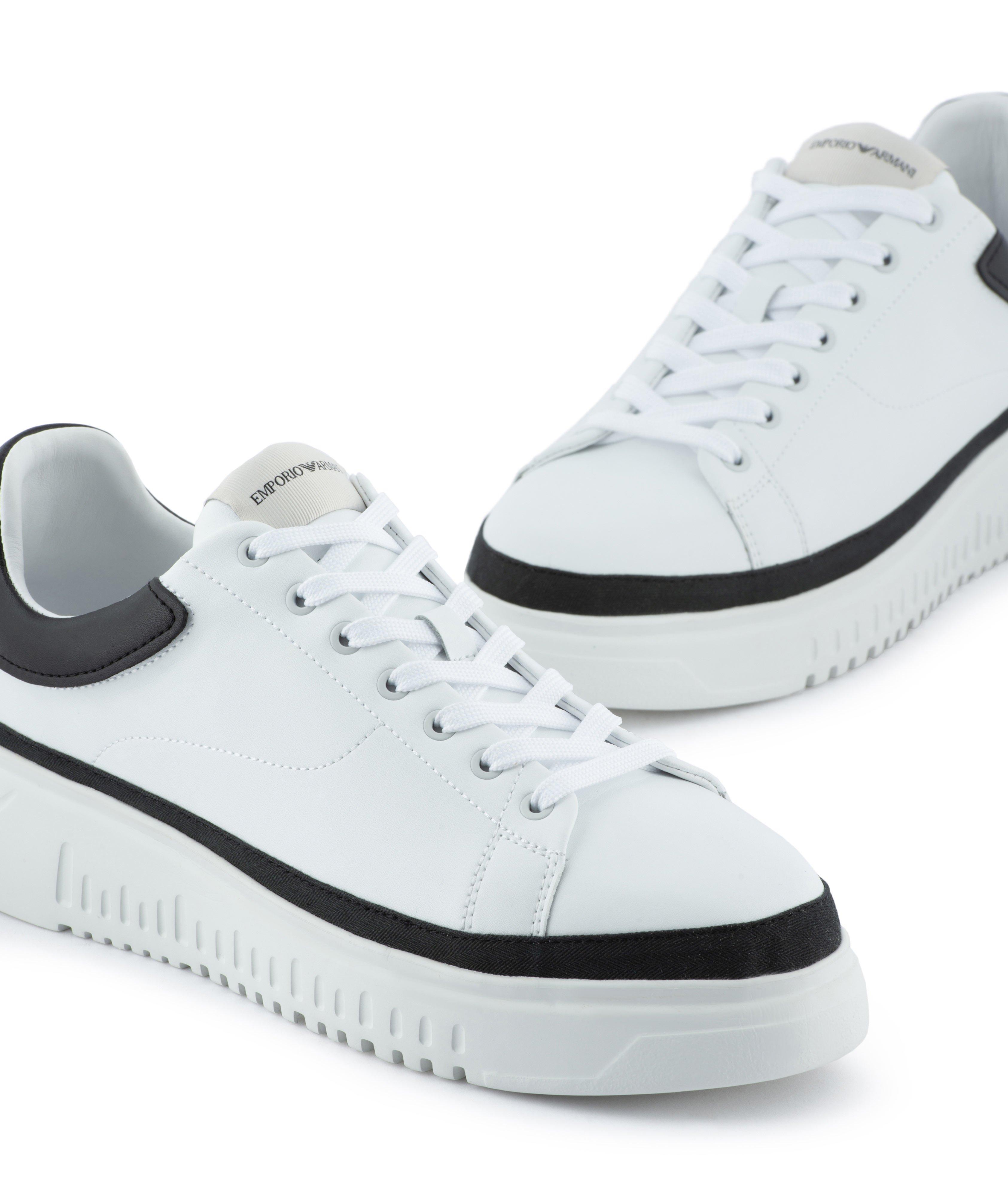 Chaussure sport en cuir à détails contrastants image 3