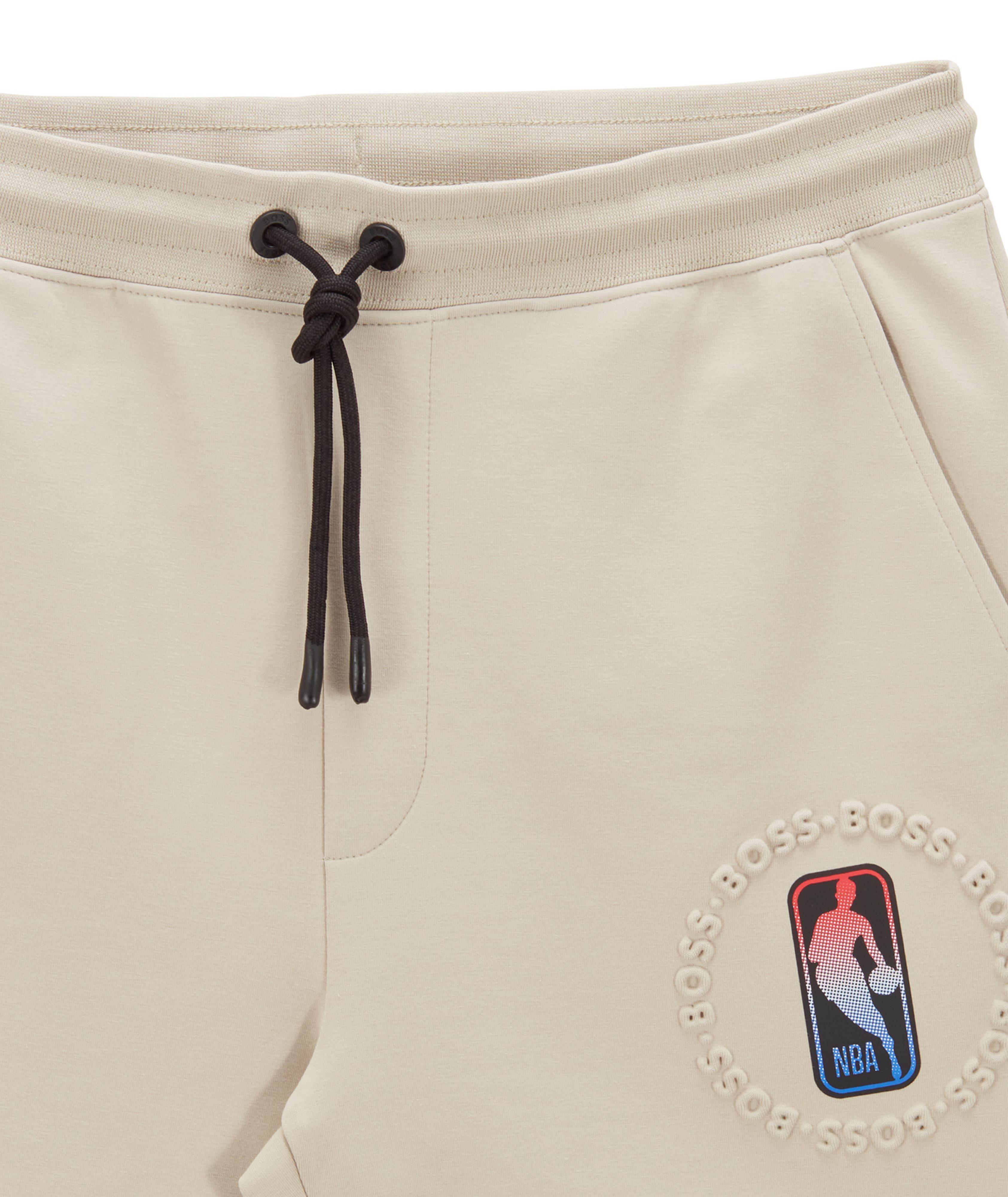 Pantalon sport avec logos, collection NBA image 4