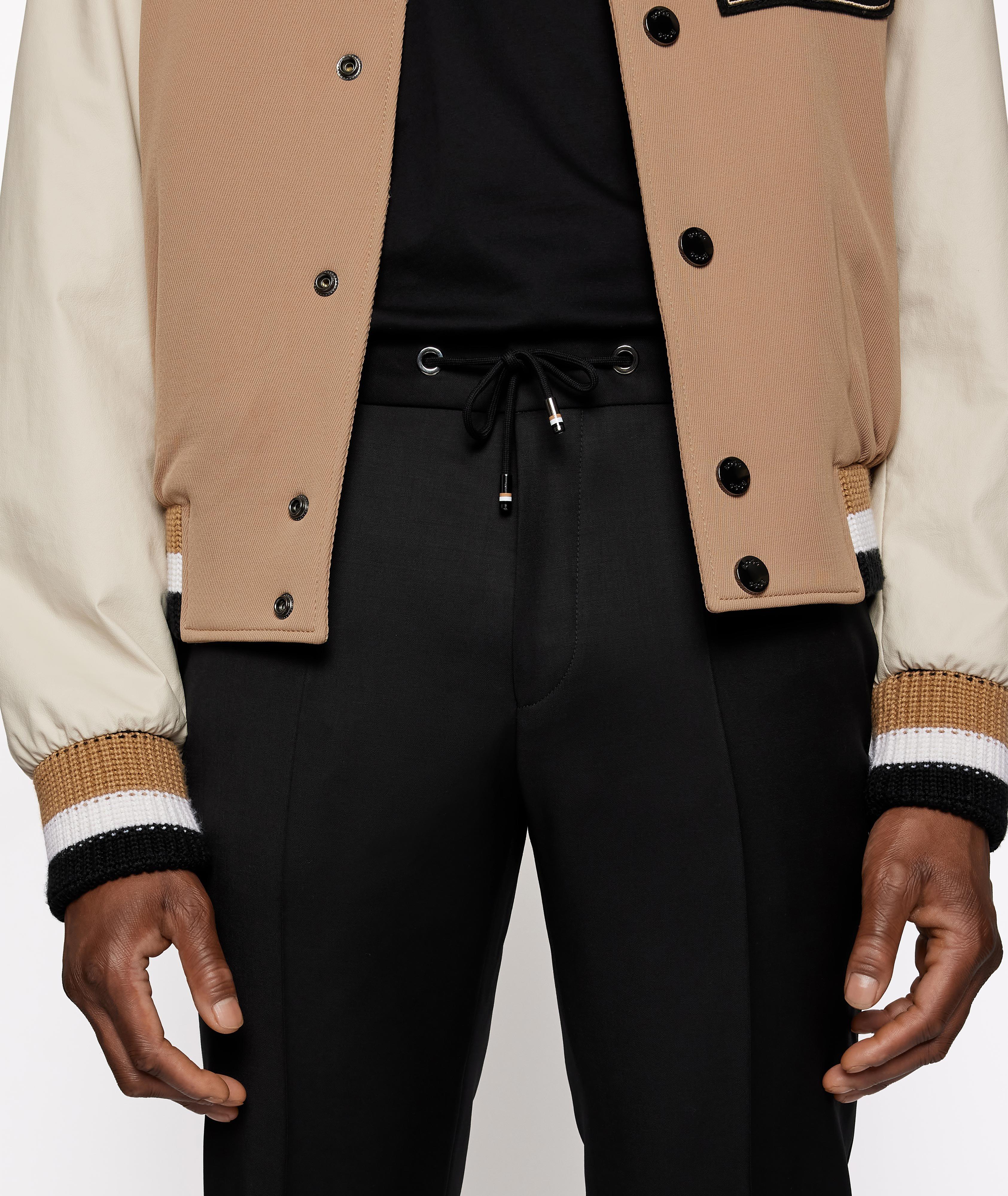 Pantalon en laine vierge de coupe amincie image 3