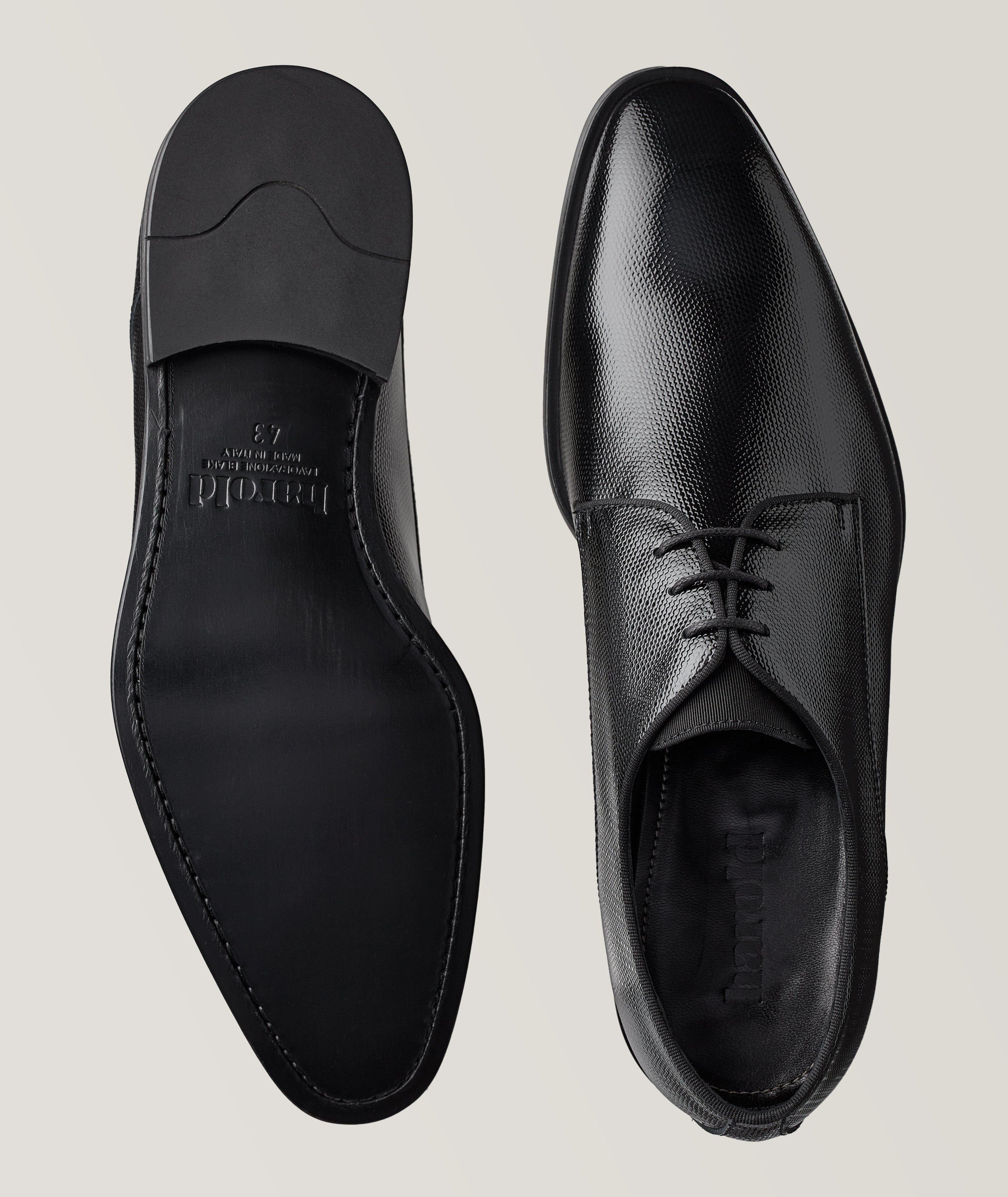 Chaussure lacée en cuir verni image 2