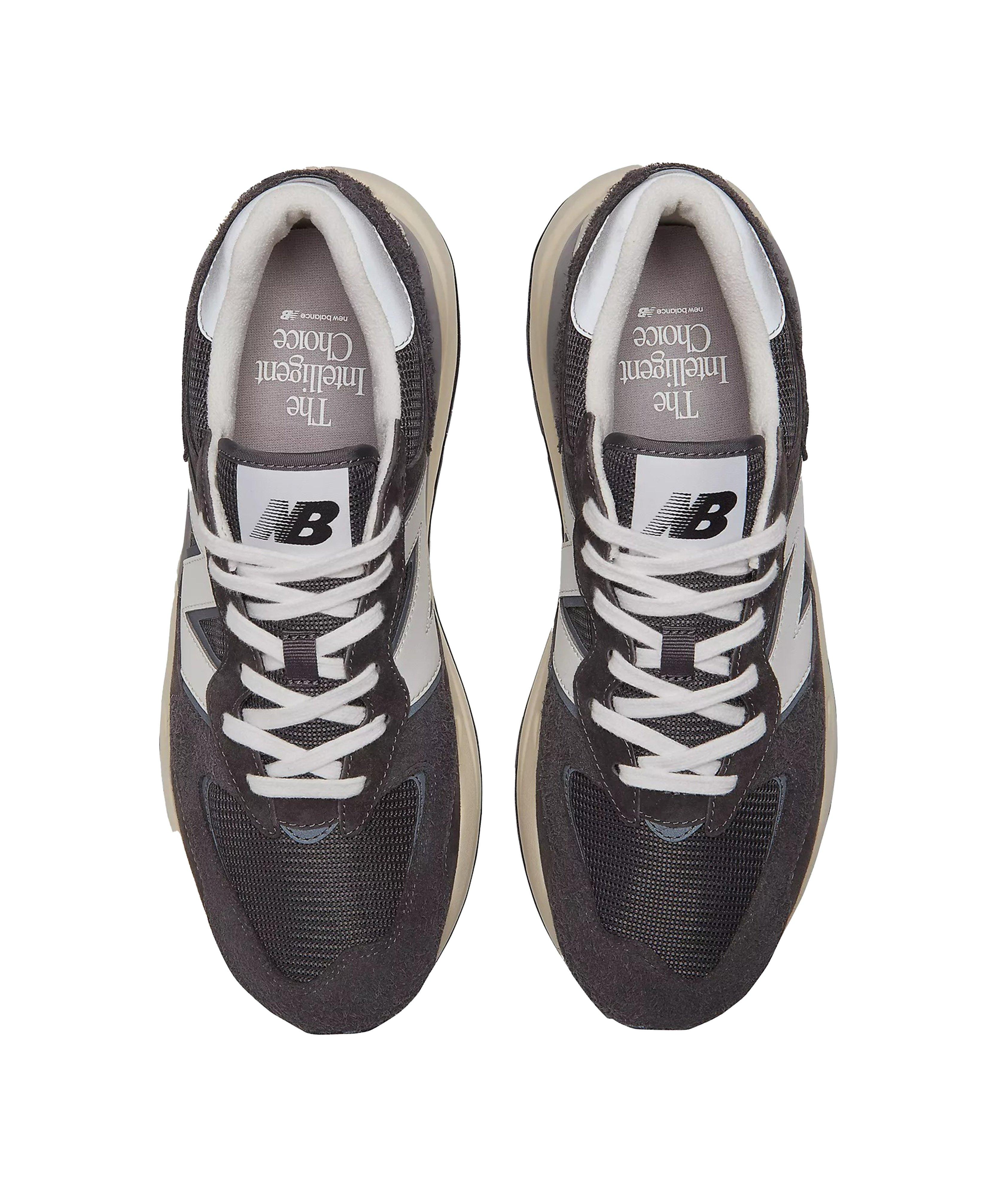 57/40 Sneaker image 2