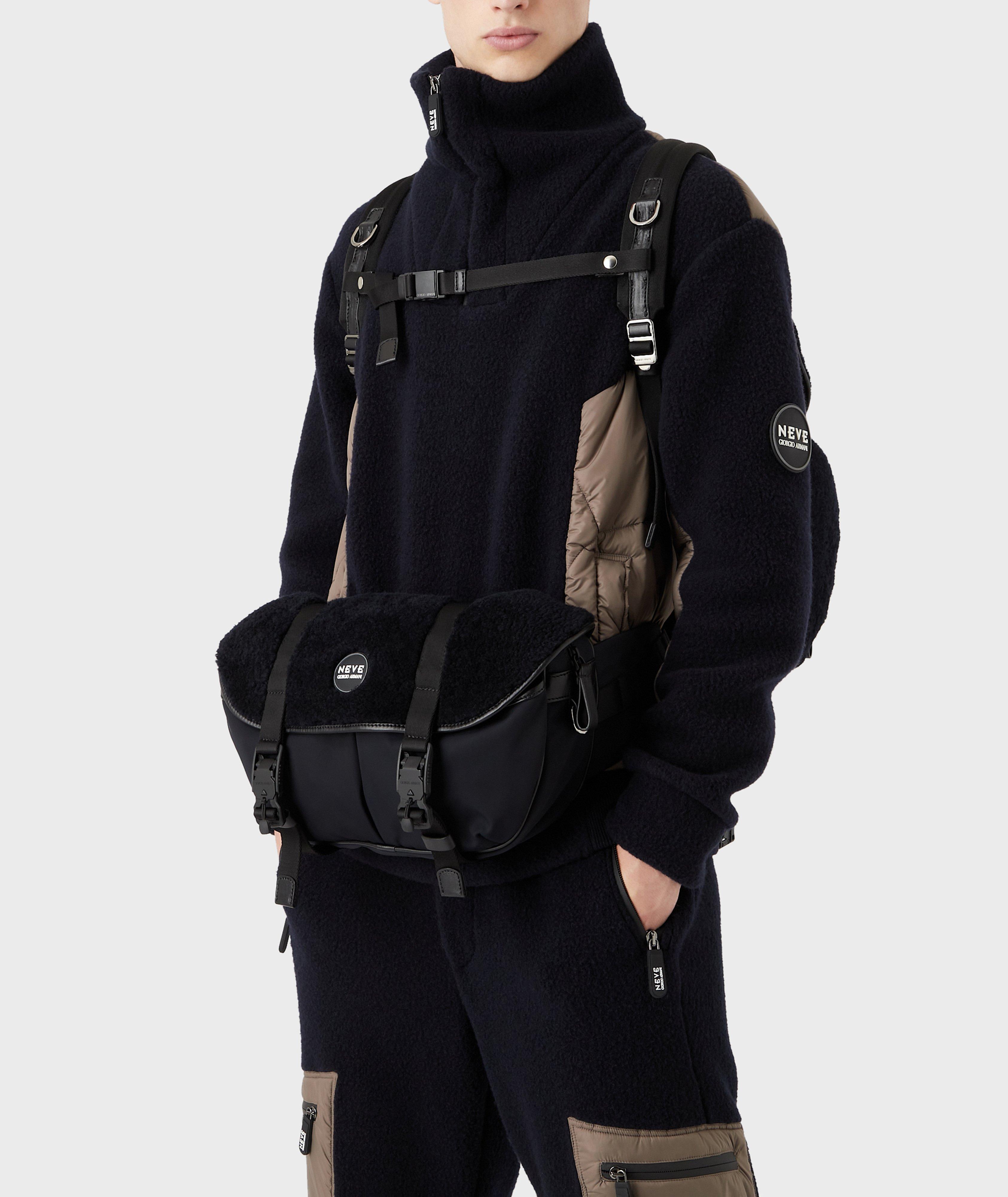 Sac banane en nylon et en rason, collection Neve image 5