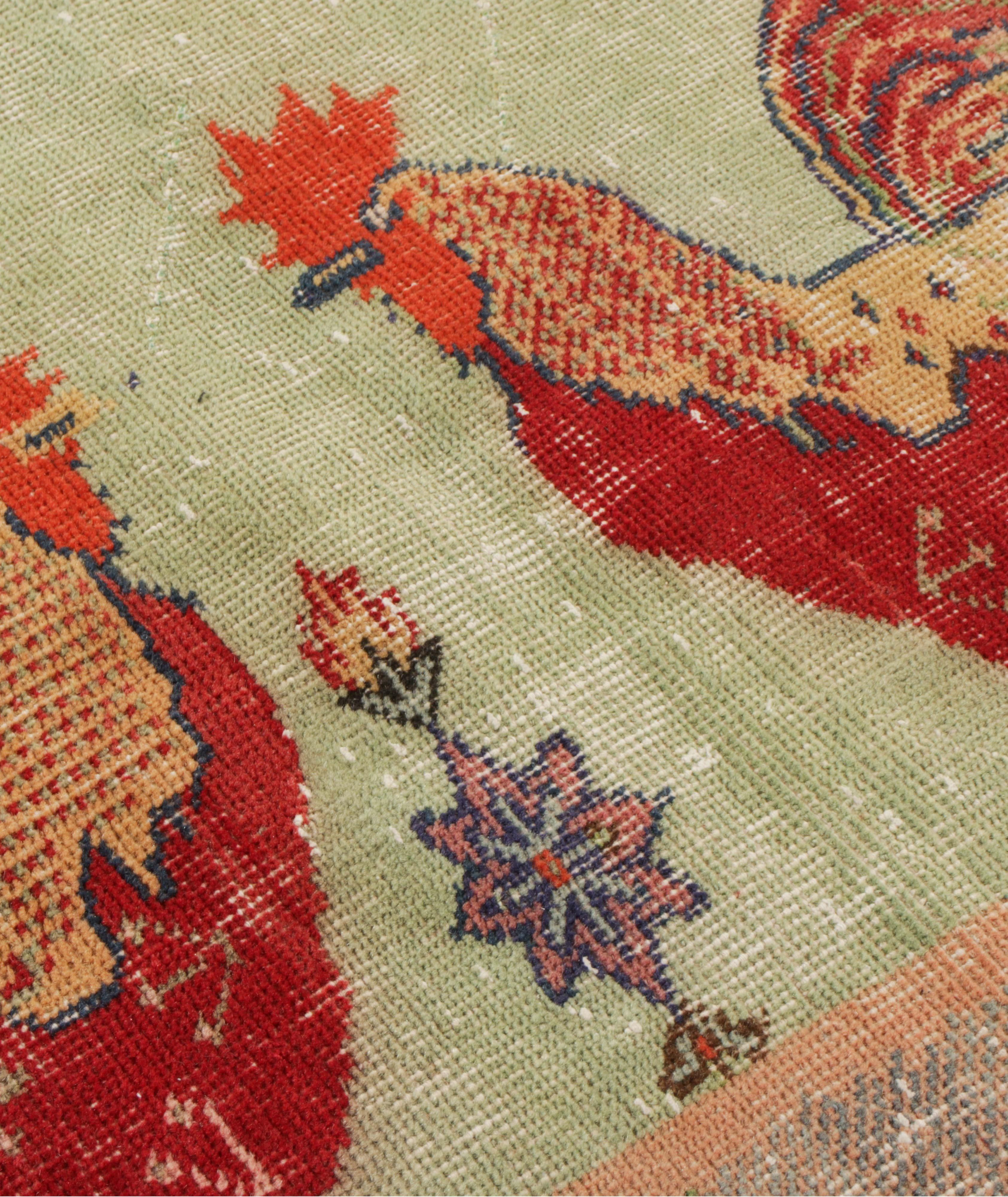 Tapis d’époque d’aspect usé à motif de coqs image 3