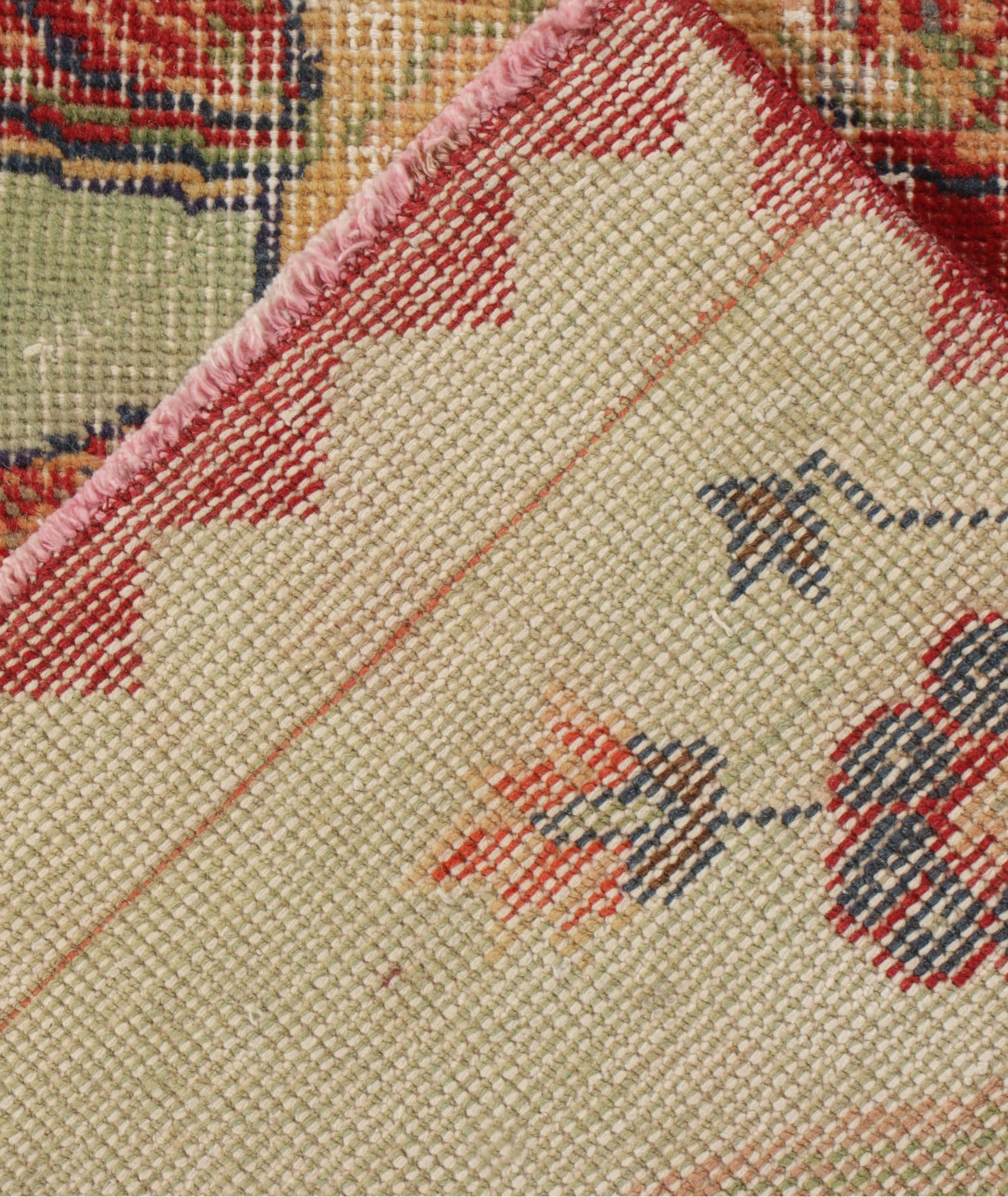 Tapis d’époque d’aspect usé à motif de coqs image 5