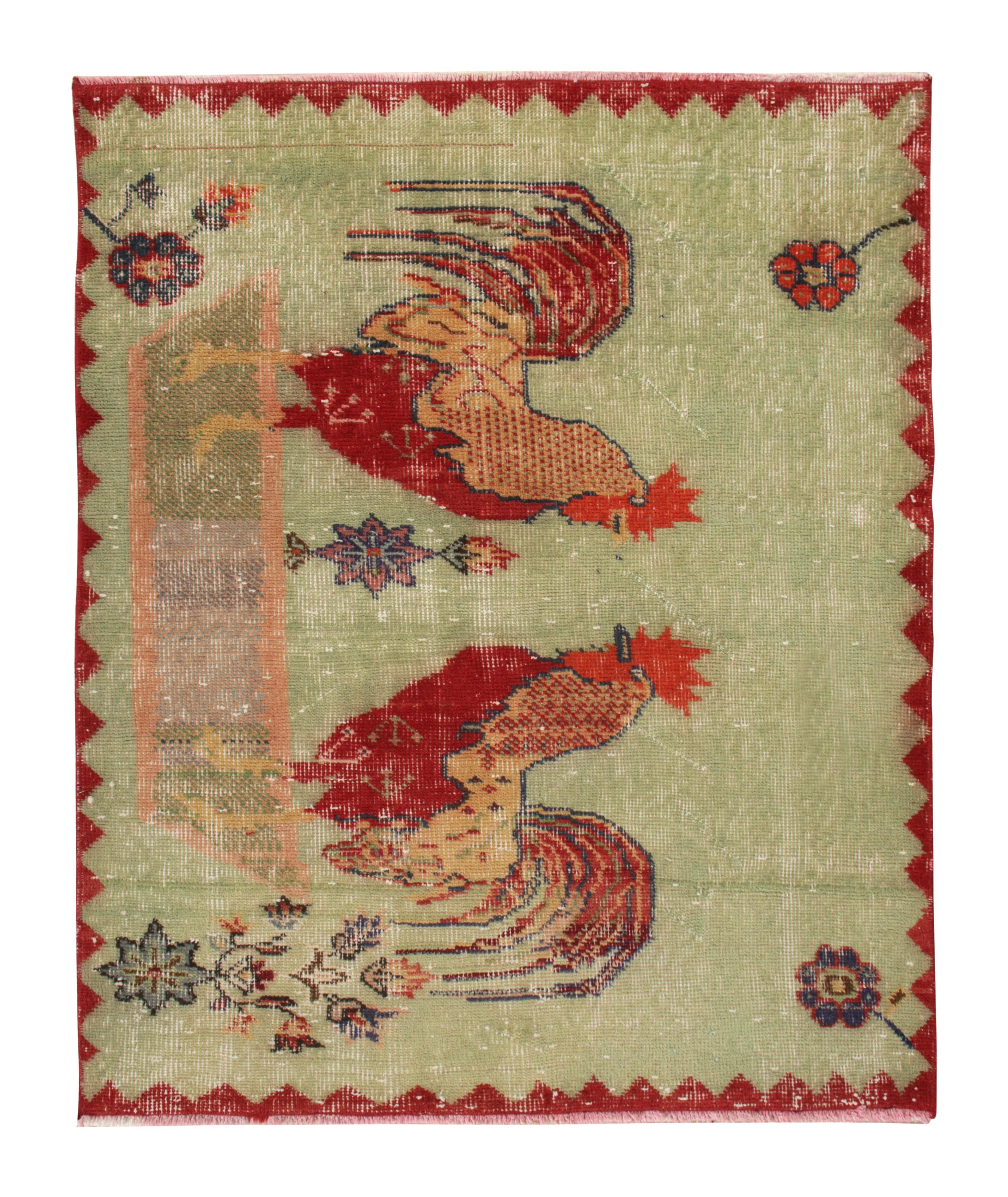 Tapis d’époque d’aspect usé à motif de coqs image 0