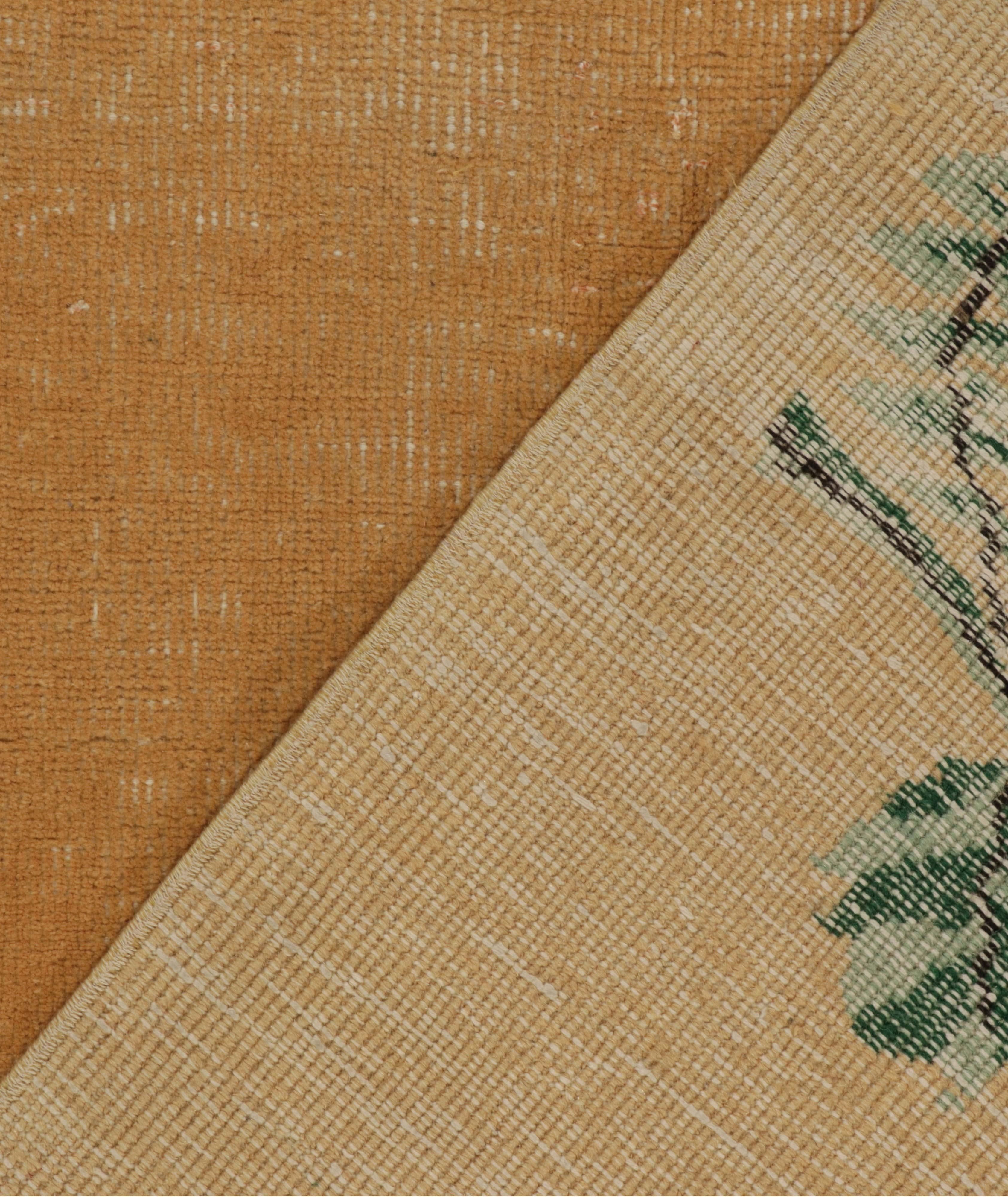 Tapis d’époque d’aspect usé à motif floral image 6