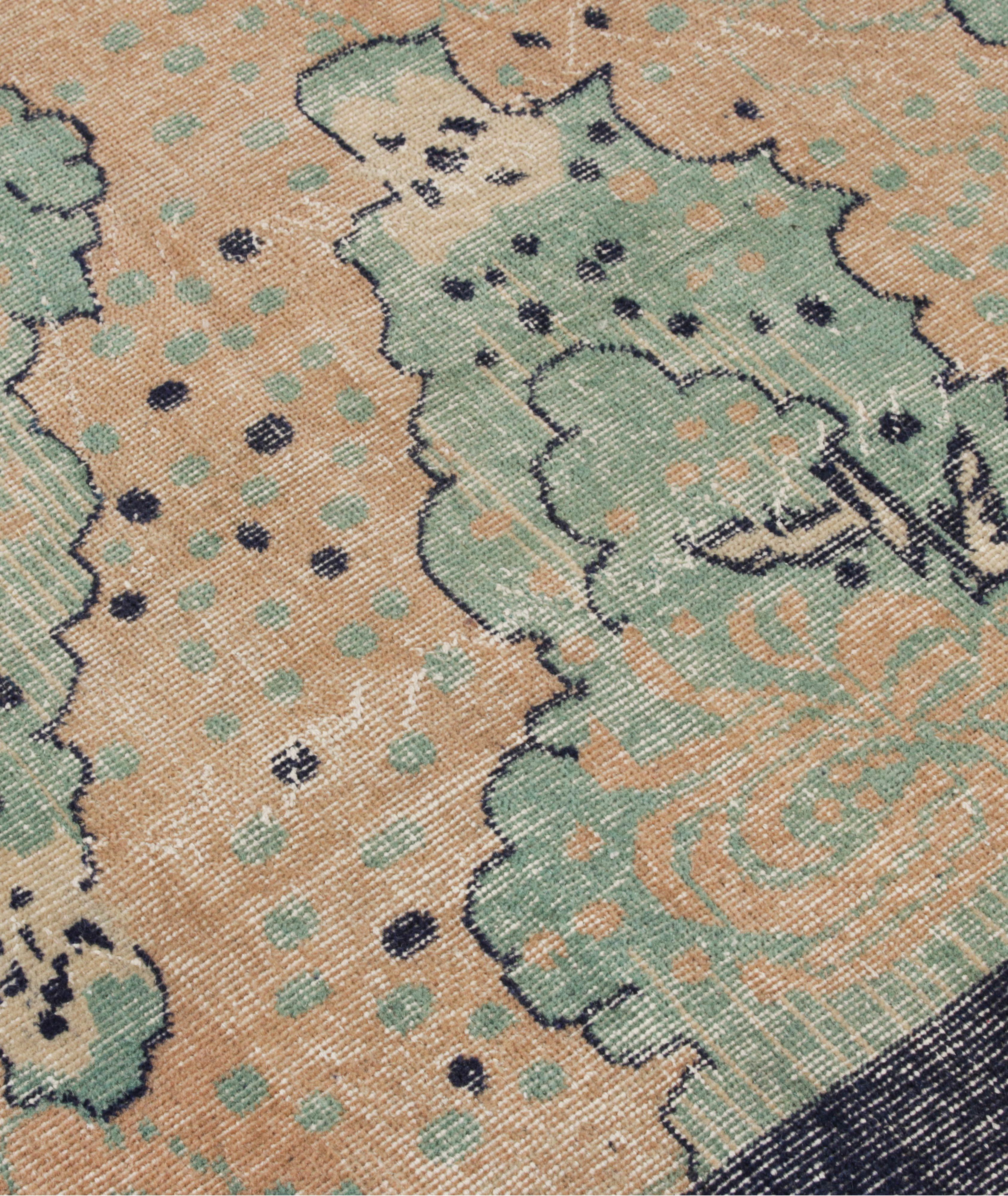 Tapis d’époque d’aspect usé tissé à la main image 3