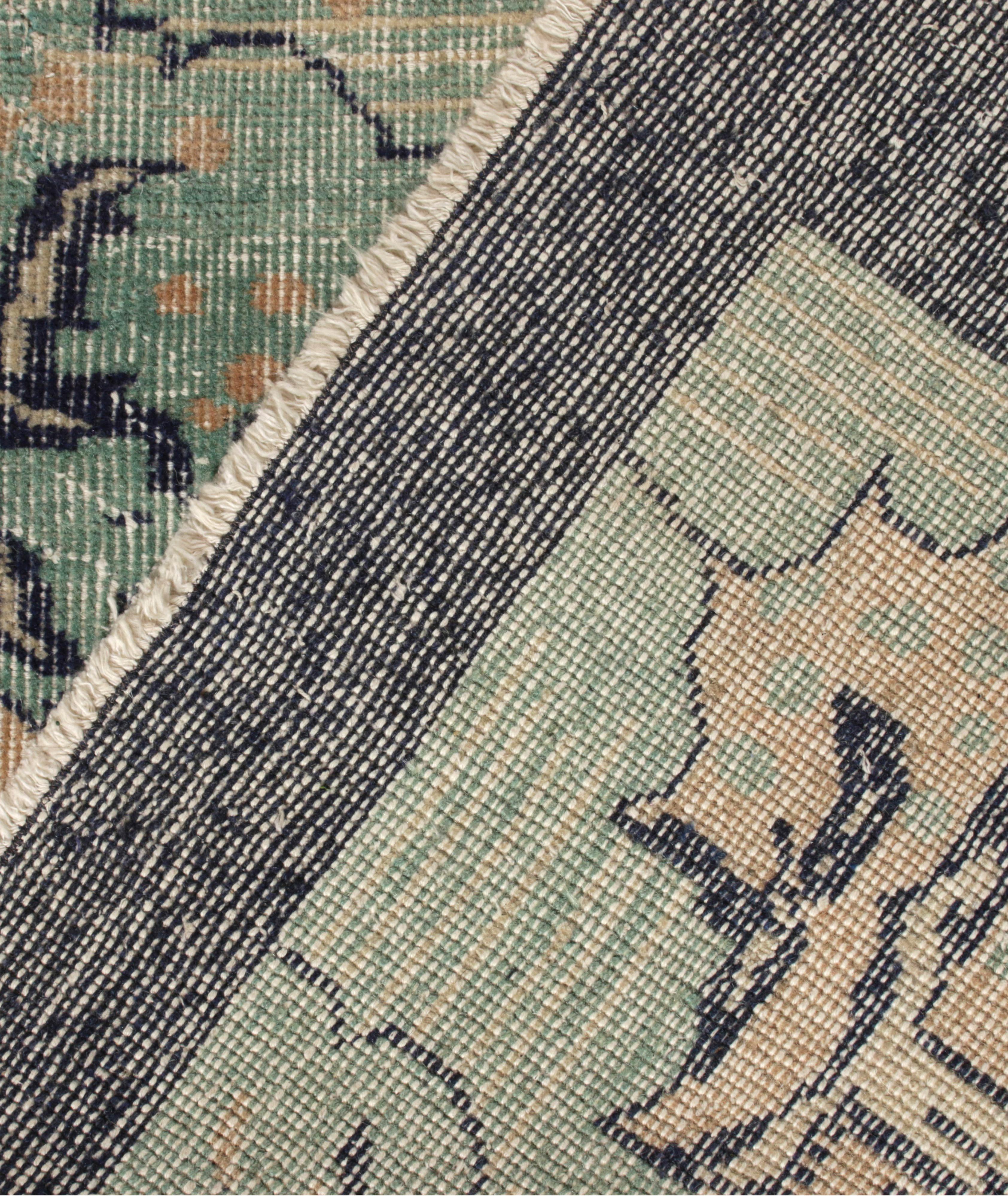 Tapis d’époque d’aspect usé tissé à la main image 4