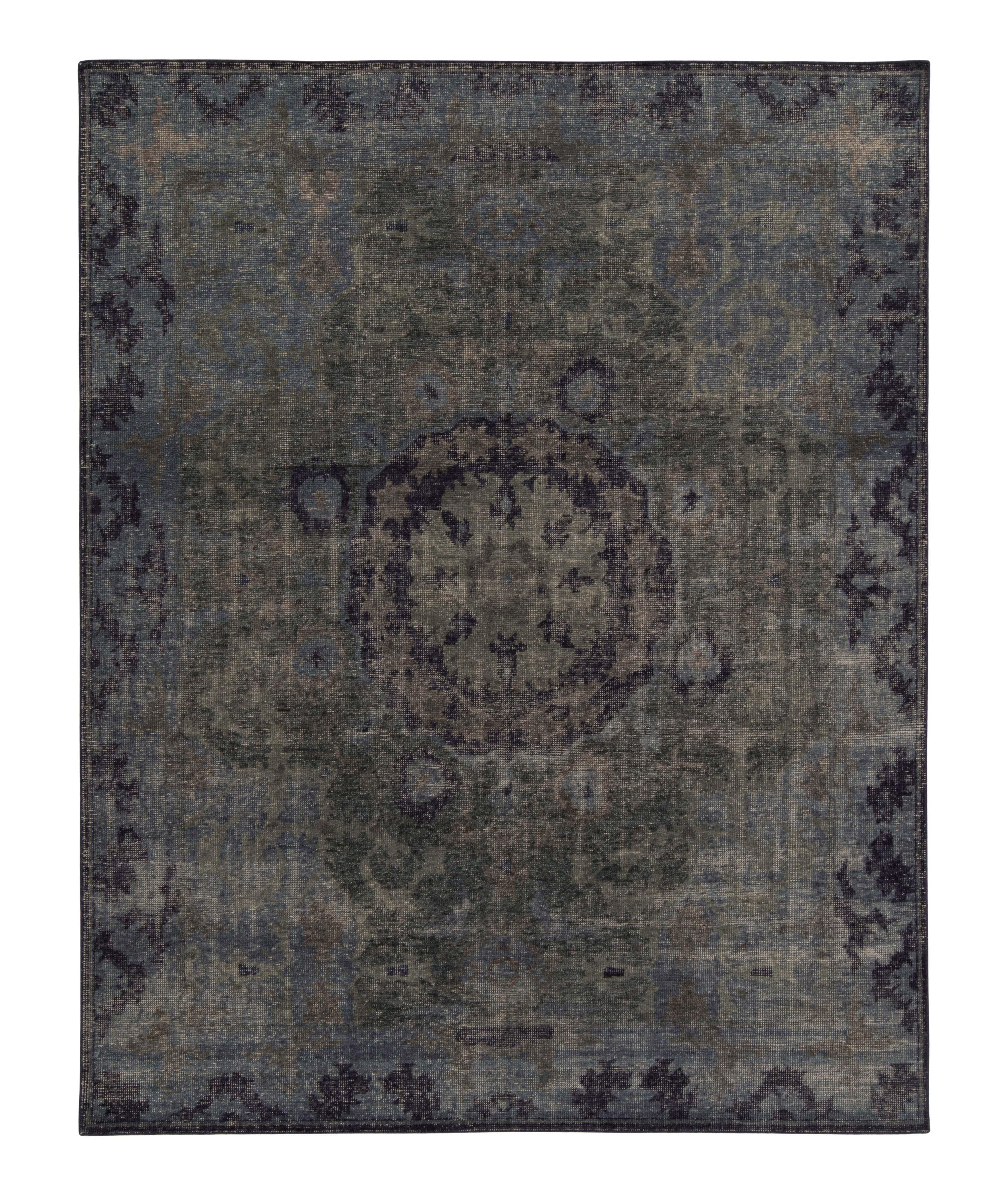 Distressed Style Rug in Medallion Pattern image 0