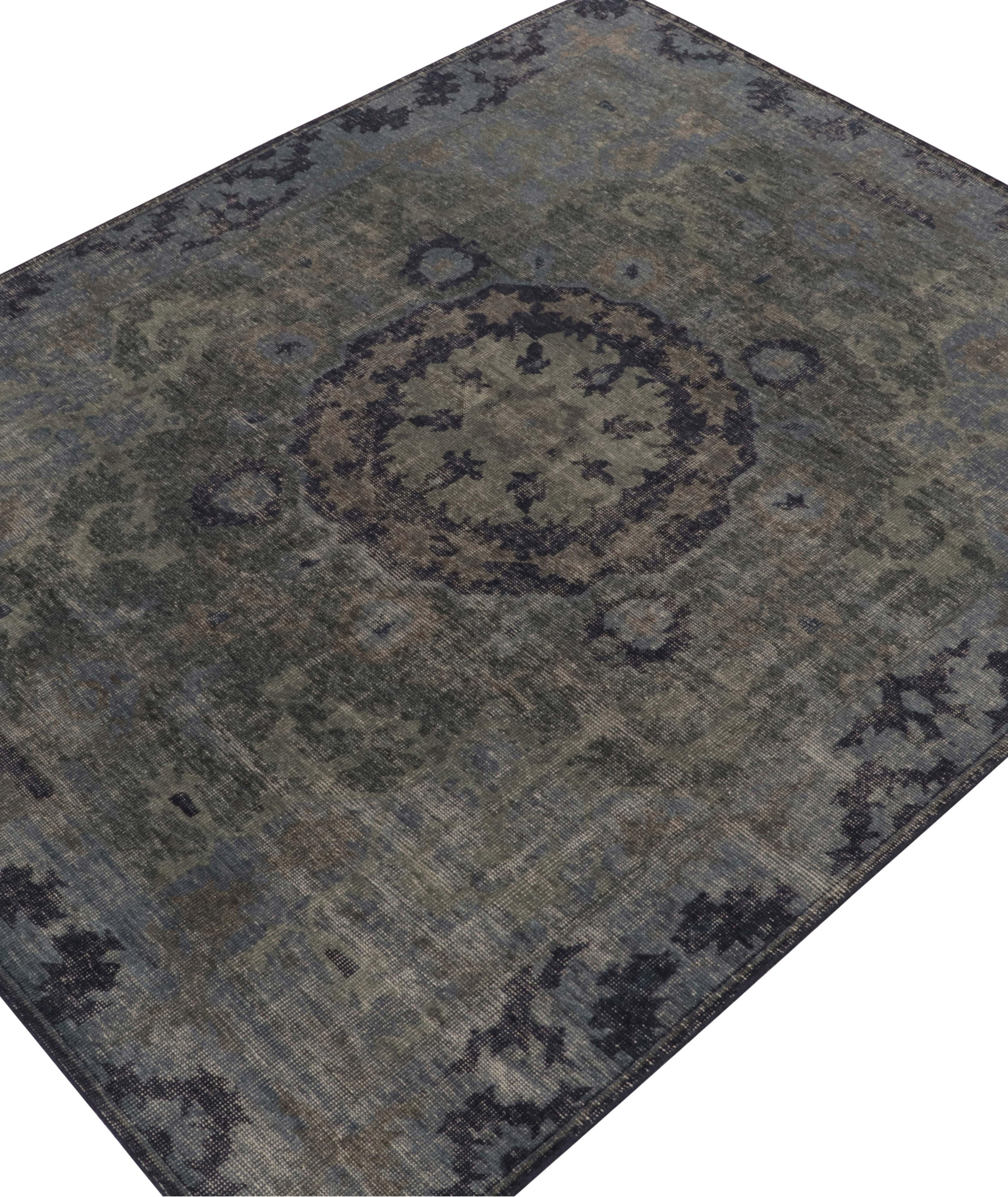 Distressed Style Rug in Medallion Pattern image 1