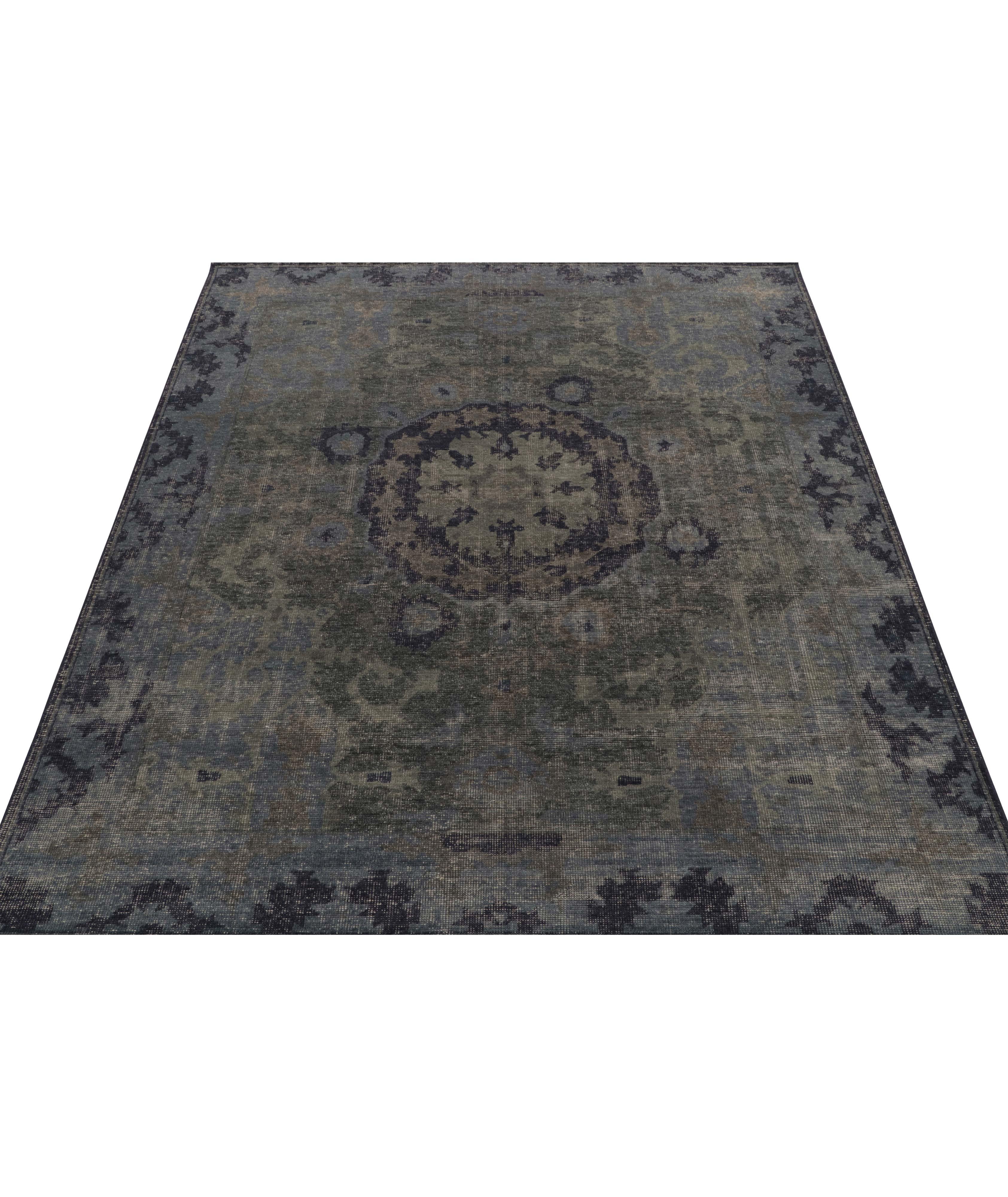 Distressed Style Rug in Medallion Pattern image 2