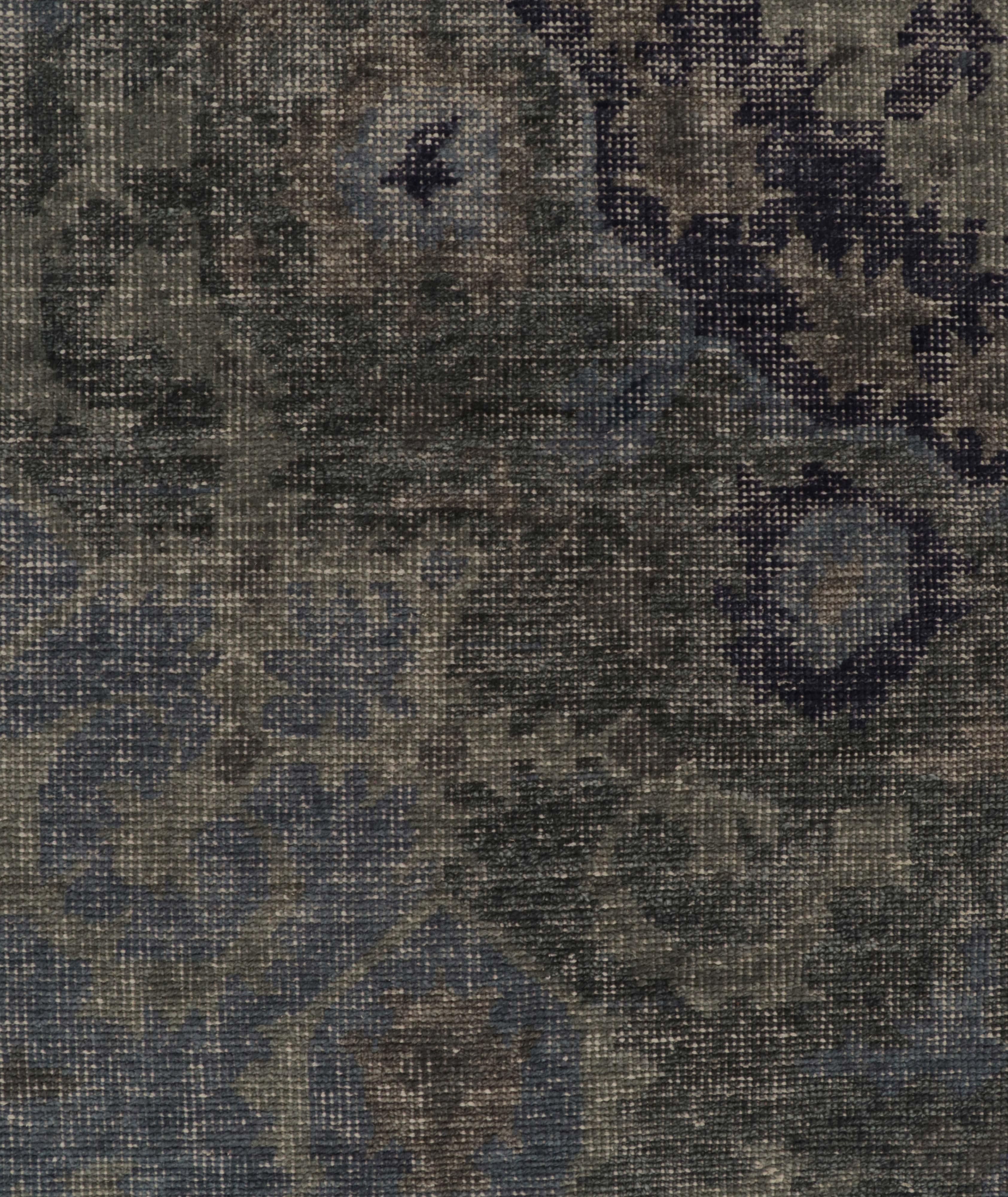 Distressed Style Rug in Medallion Pattern image 5