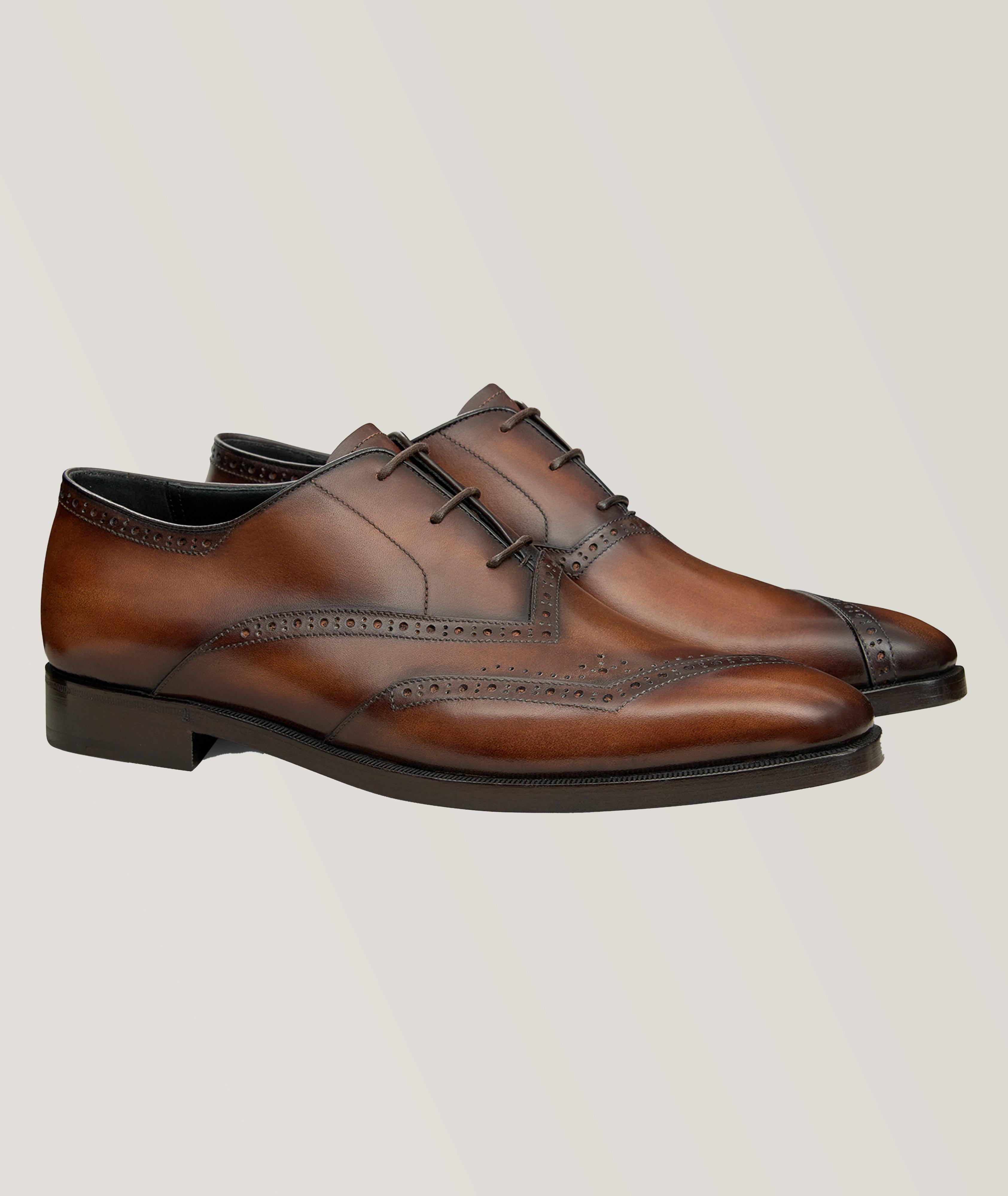 Chaussure lacée en cuir à perforations asymétriques image 1
