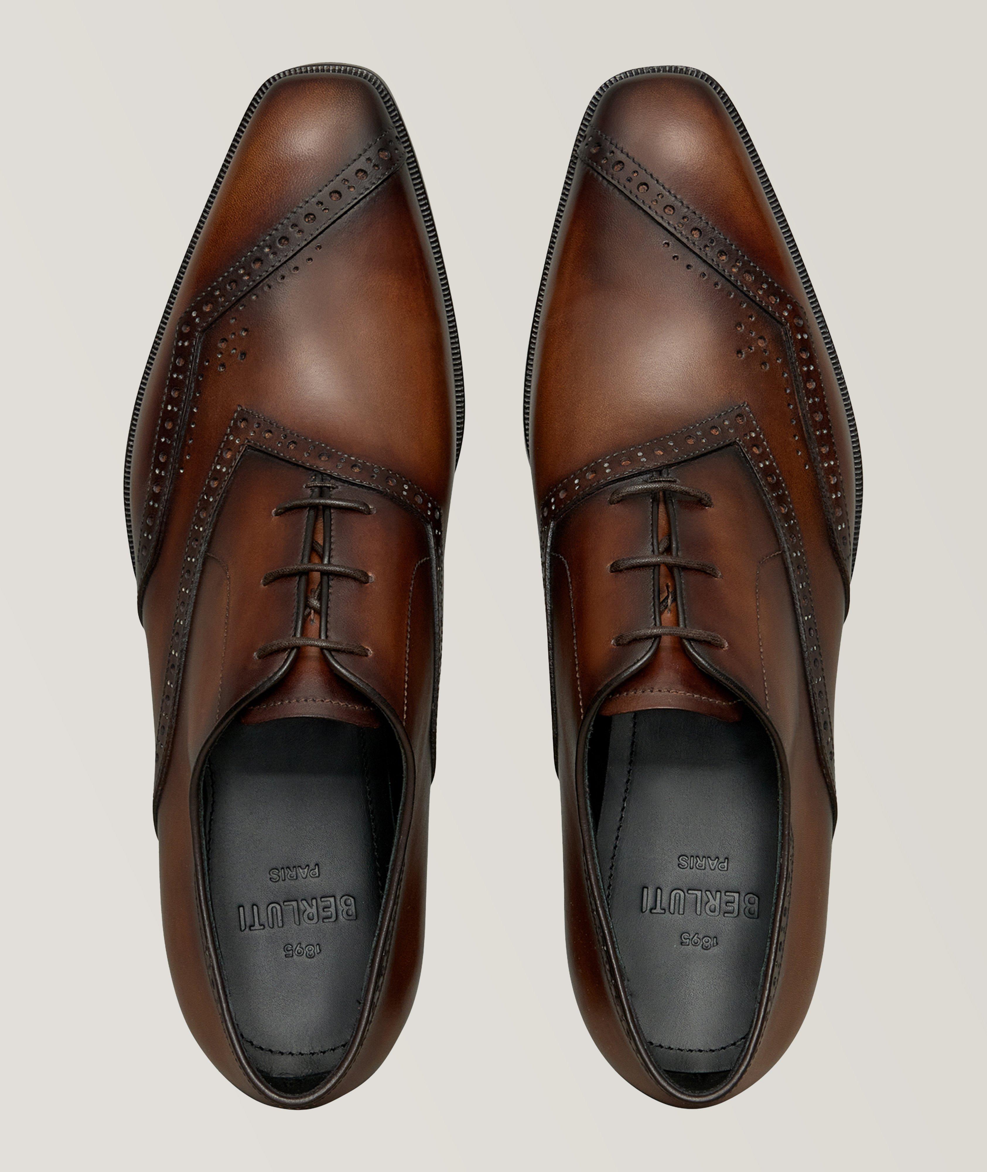 Chaussure lacée en cuir à perforations asymétriques image 2