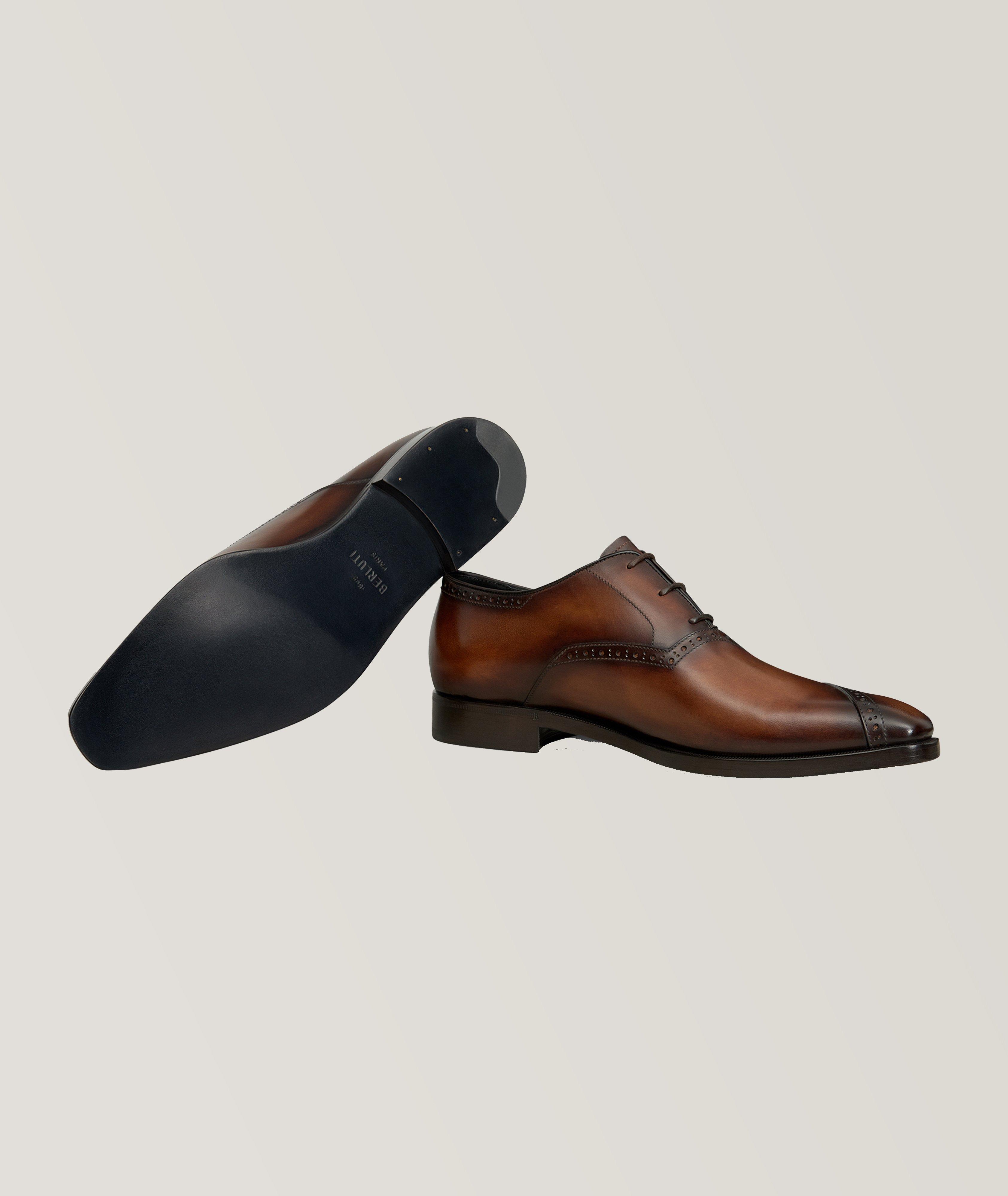 Chaussure lacée en cuir à perforations asymétriques image 3