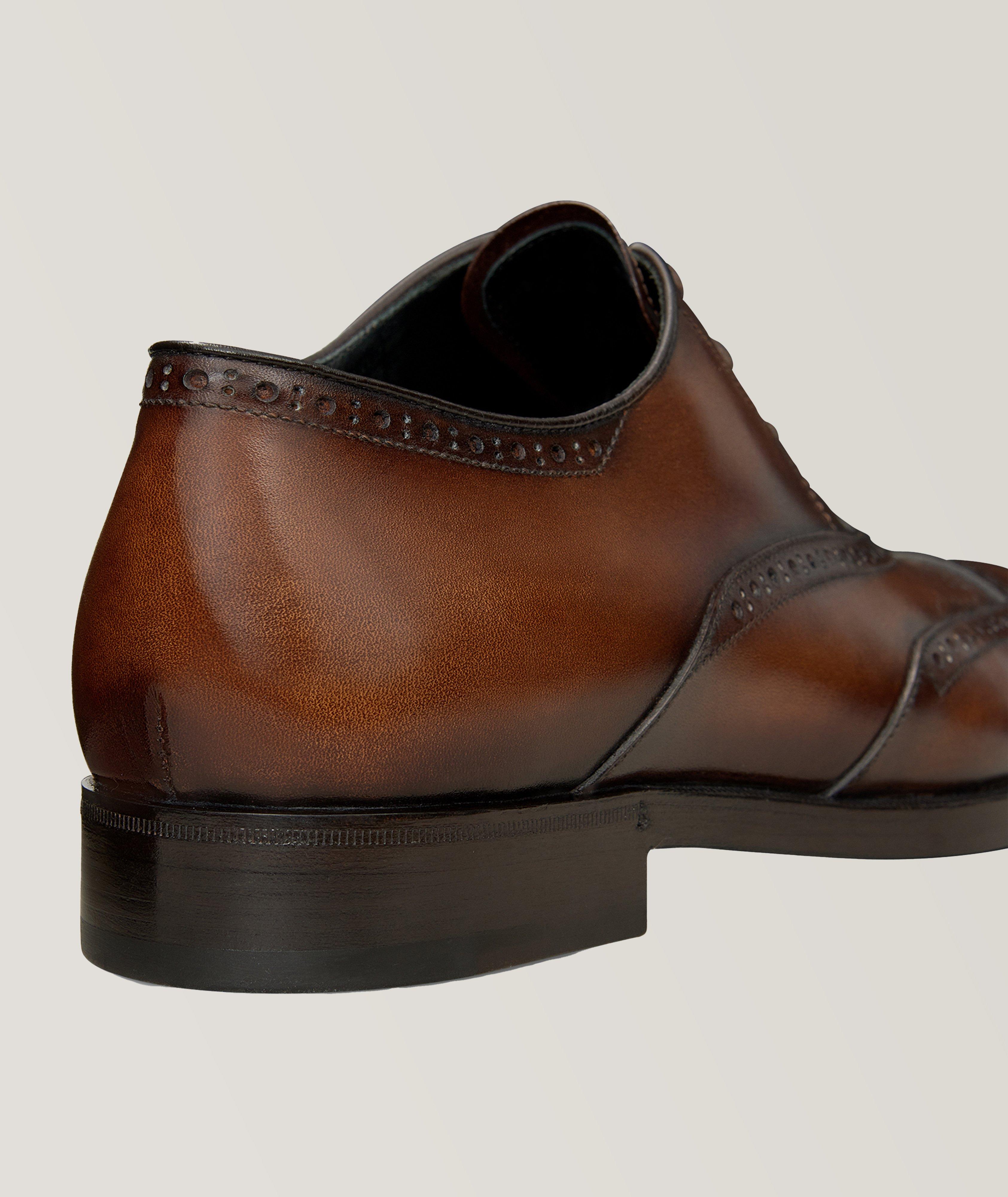 Chaussure lacée en cuir à perforations asymétriques image 4