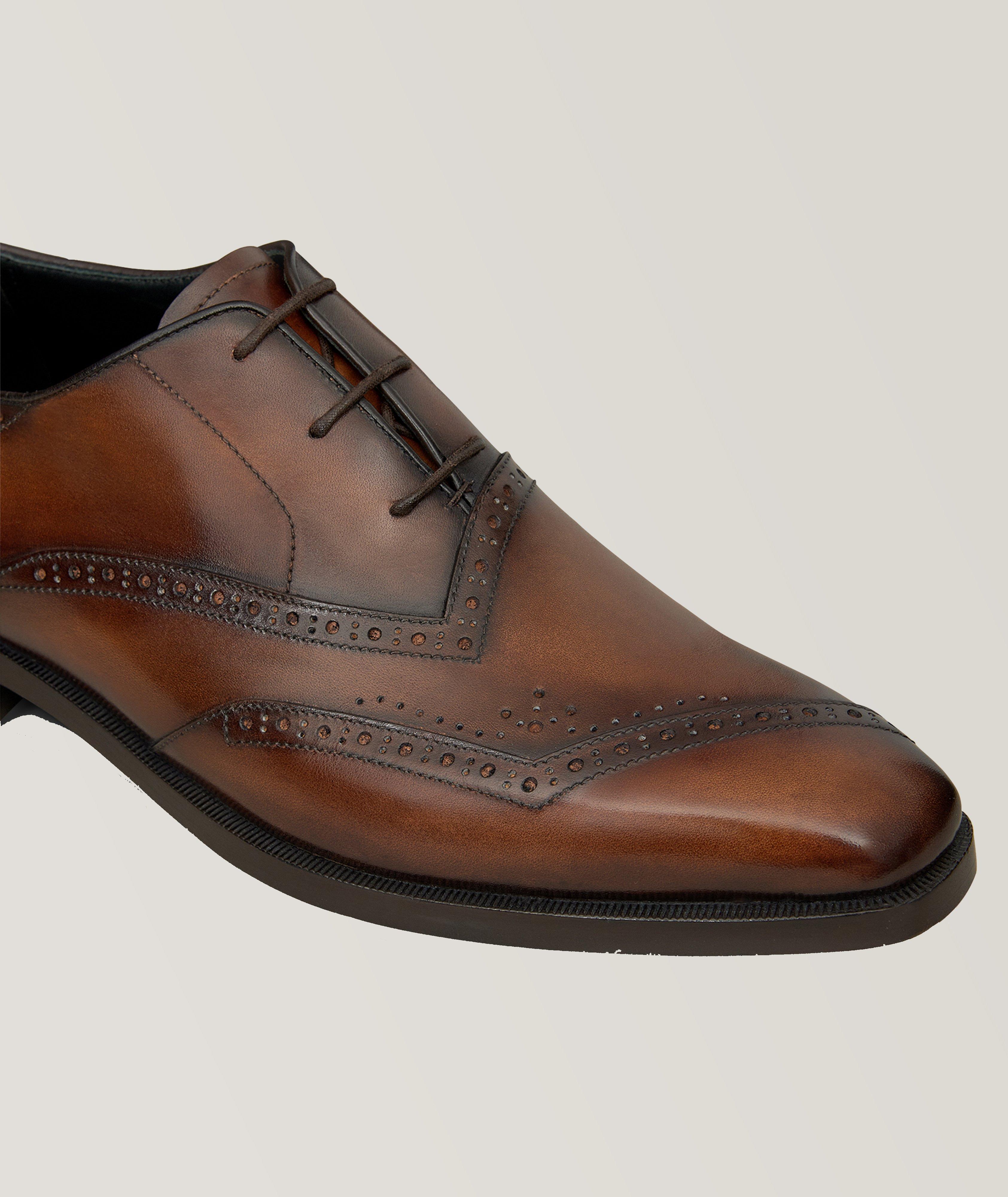Chaussure lacée en cuir à perforations asymétriques image 5