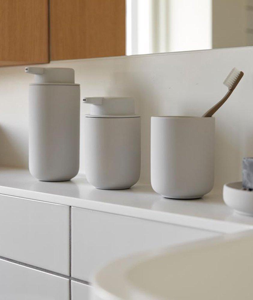 Thumbnail to select image 2