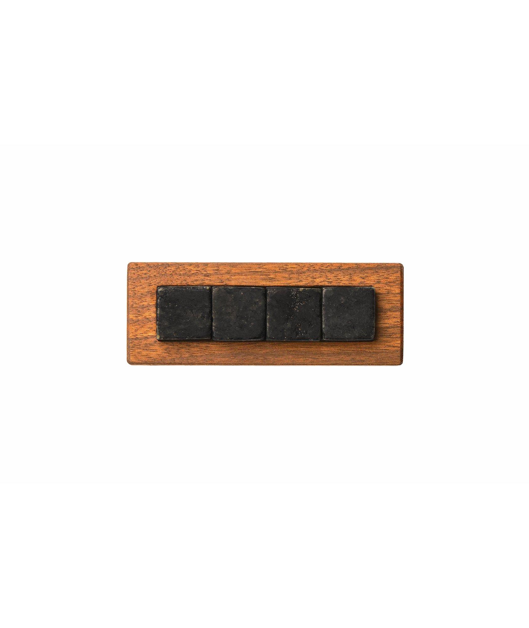 Quatre pierres à whisky en granulite foncée image 0