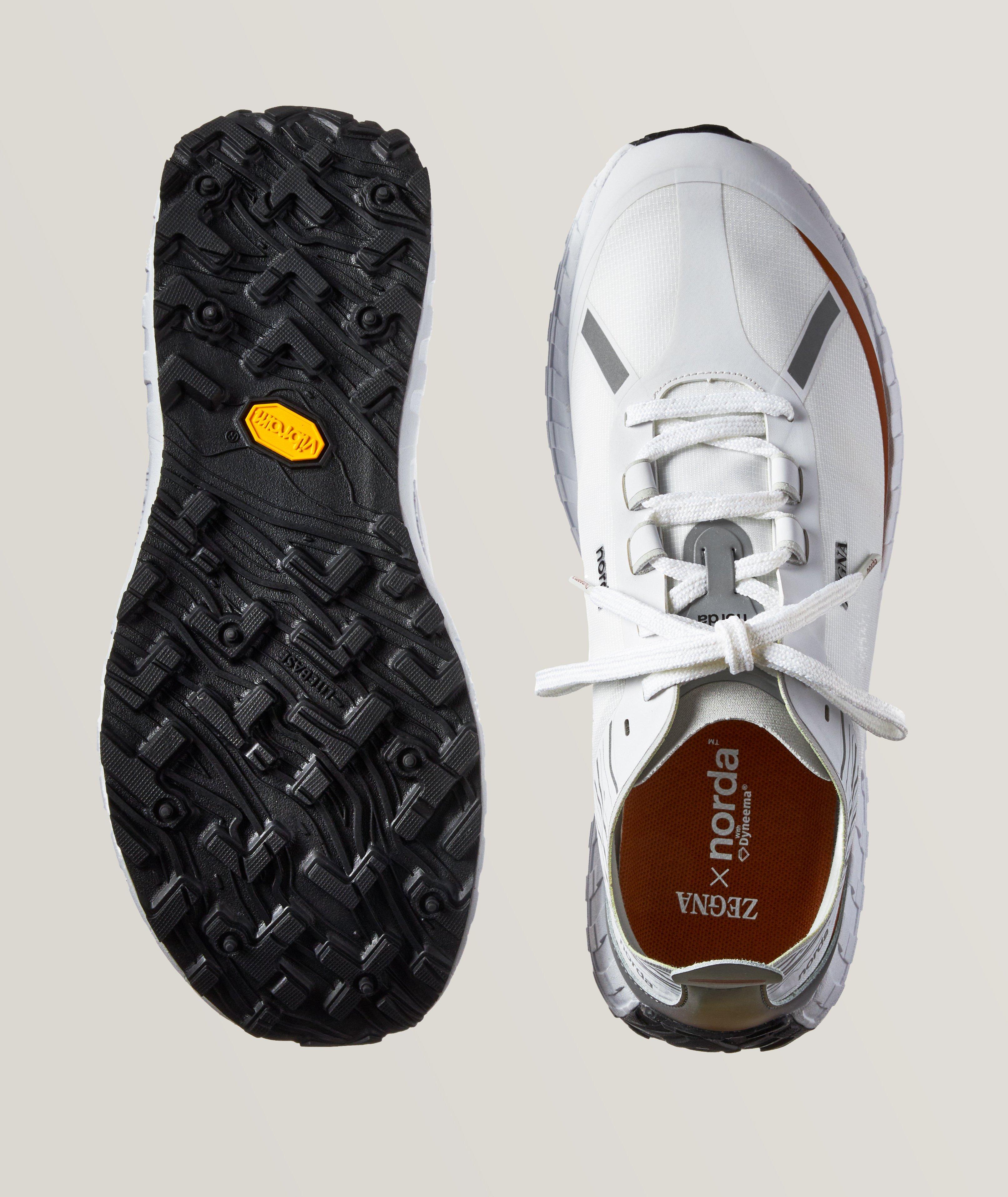 Chaussure sport en tricot, collection Norda image 2