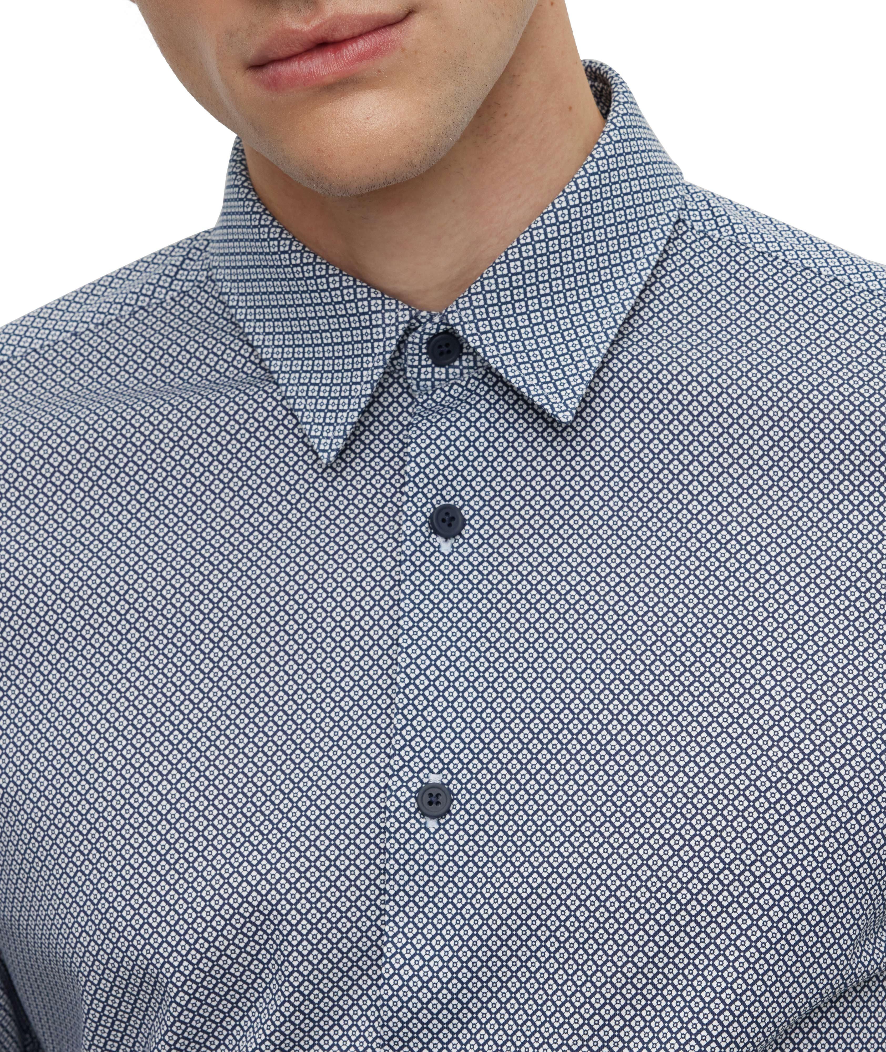 Chemise décontractée à motif répété image 4