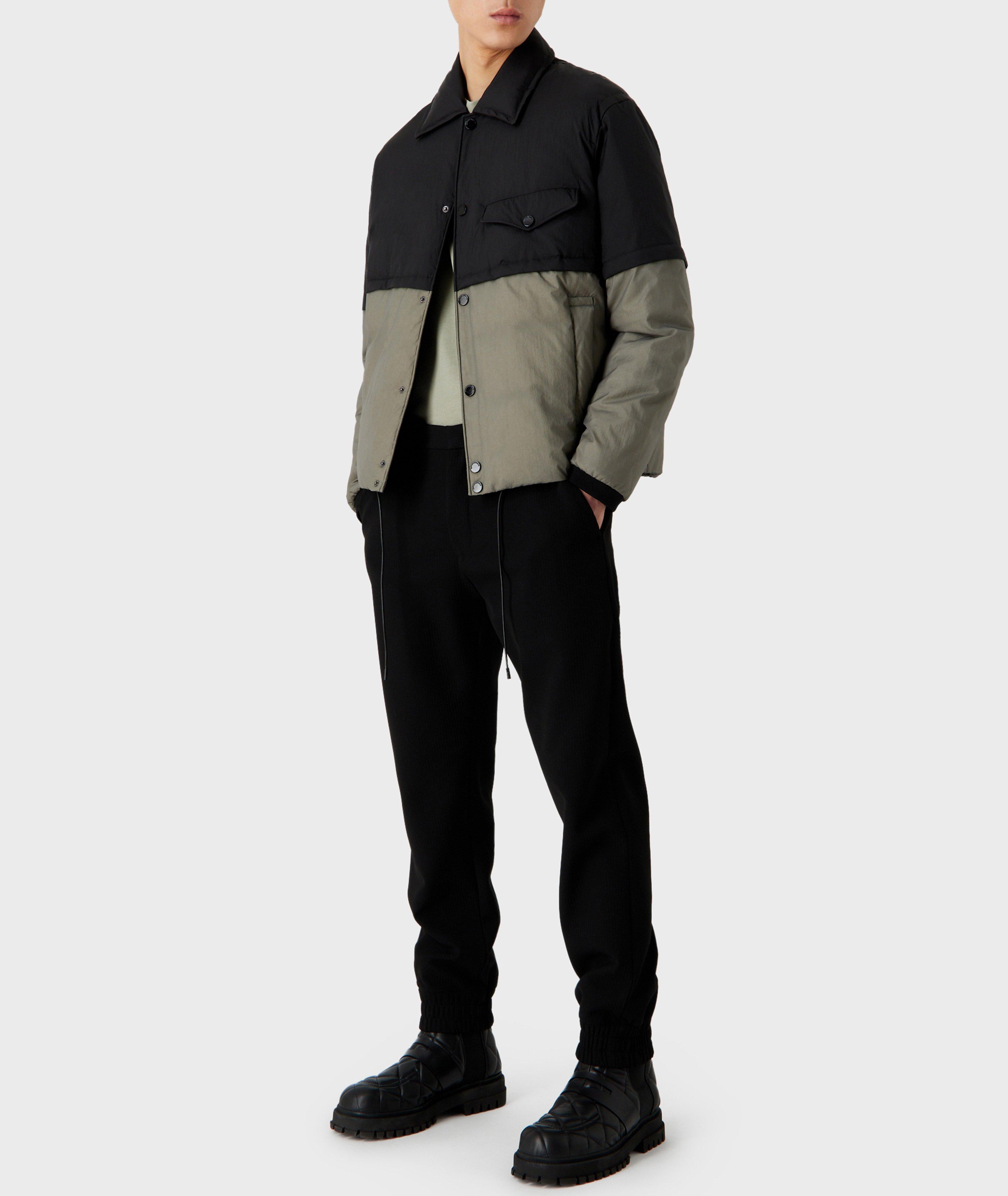 Manteau sectionné en tissu technique et en duvet image 4