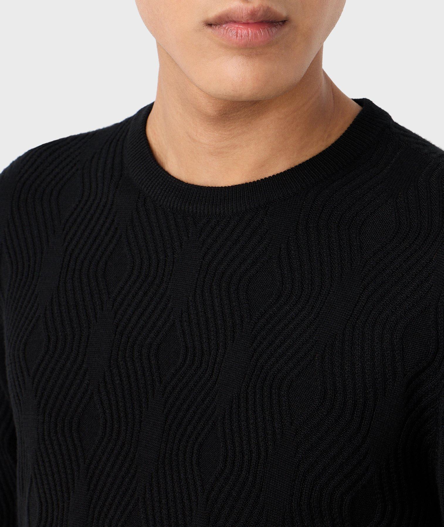 Pull en lainage à motif ondulé image 3
