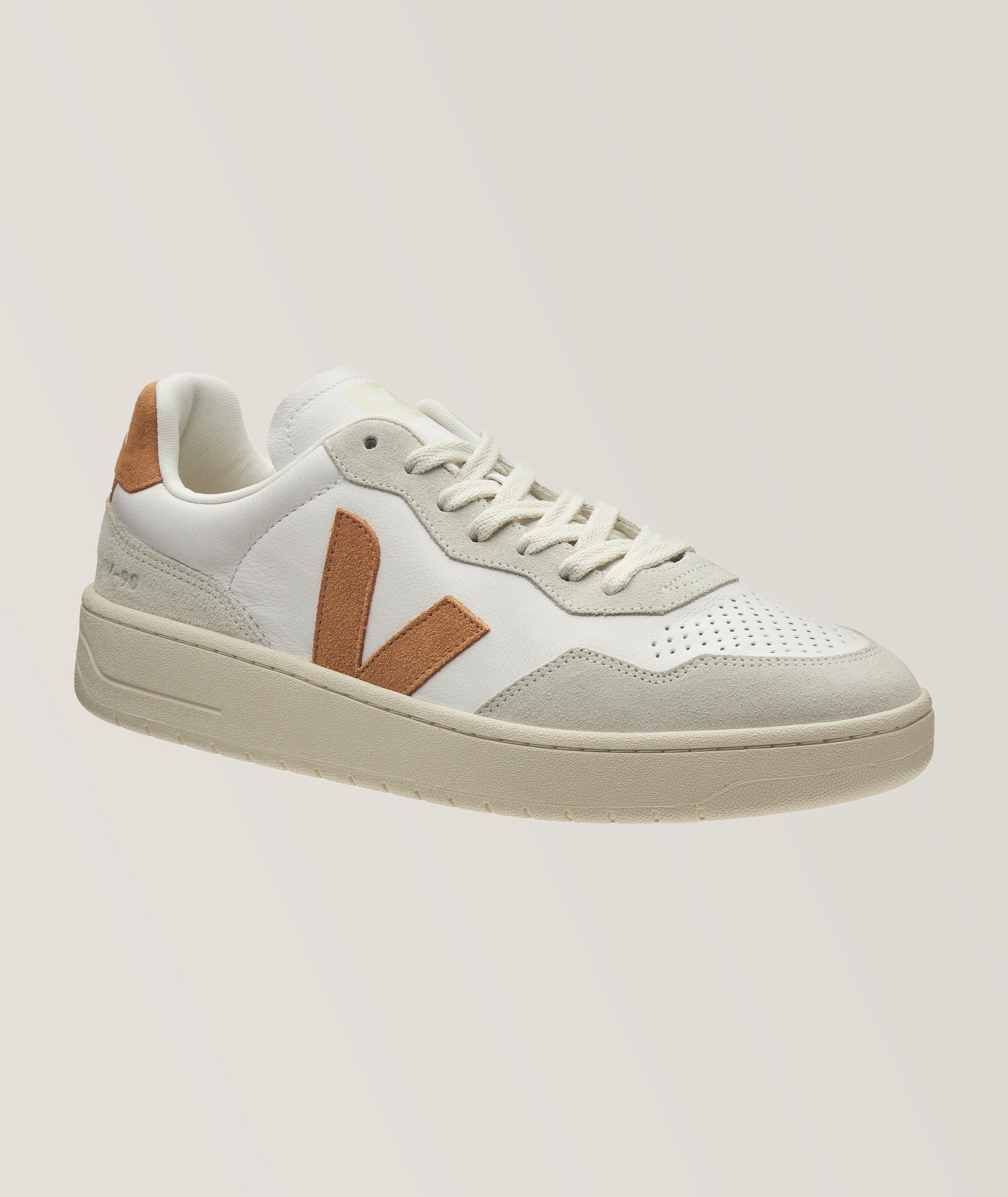 VEJA Chaussure sport V90 aux textures variées