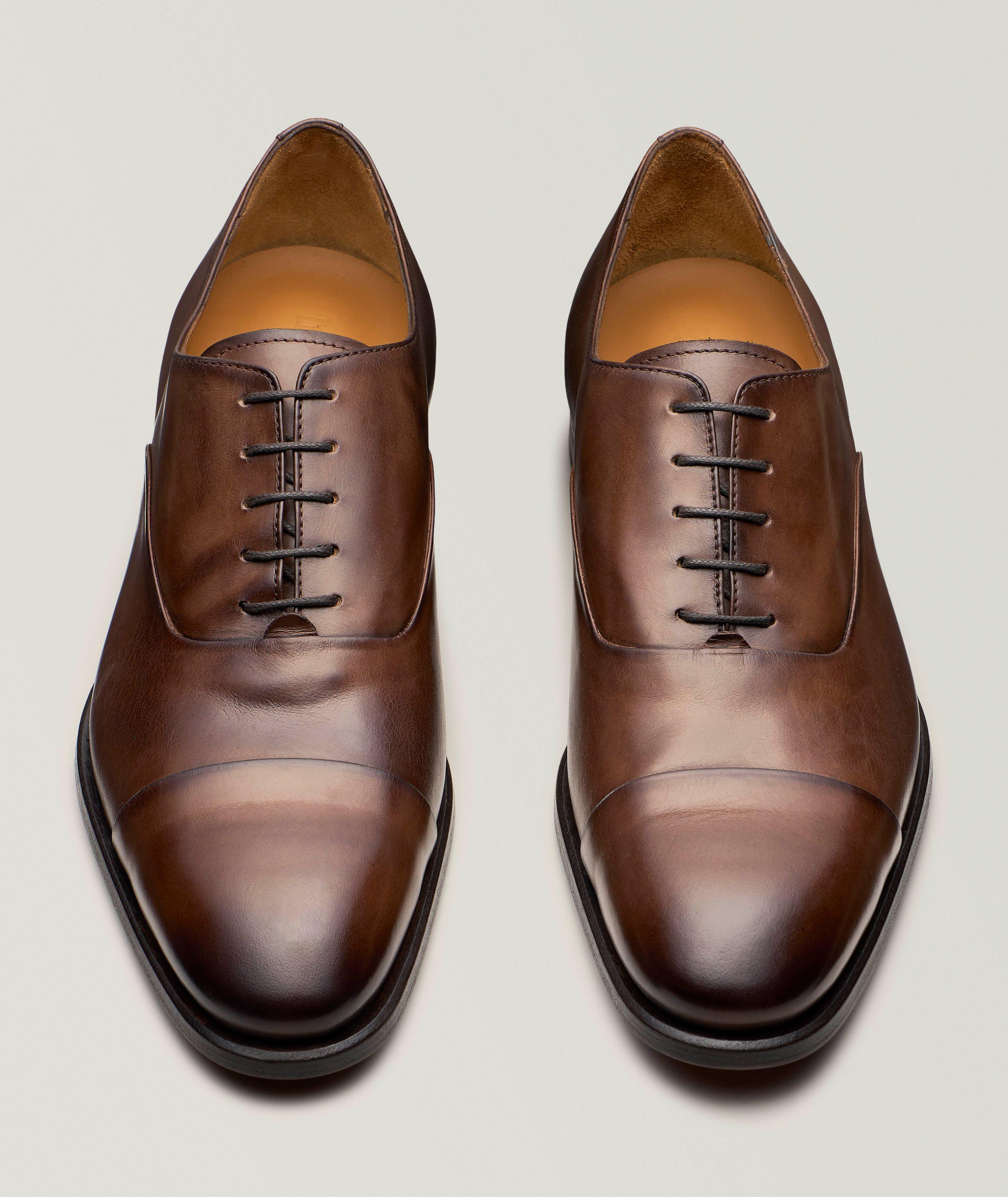 Chaussure lacée en cuir poli image 1