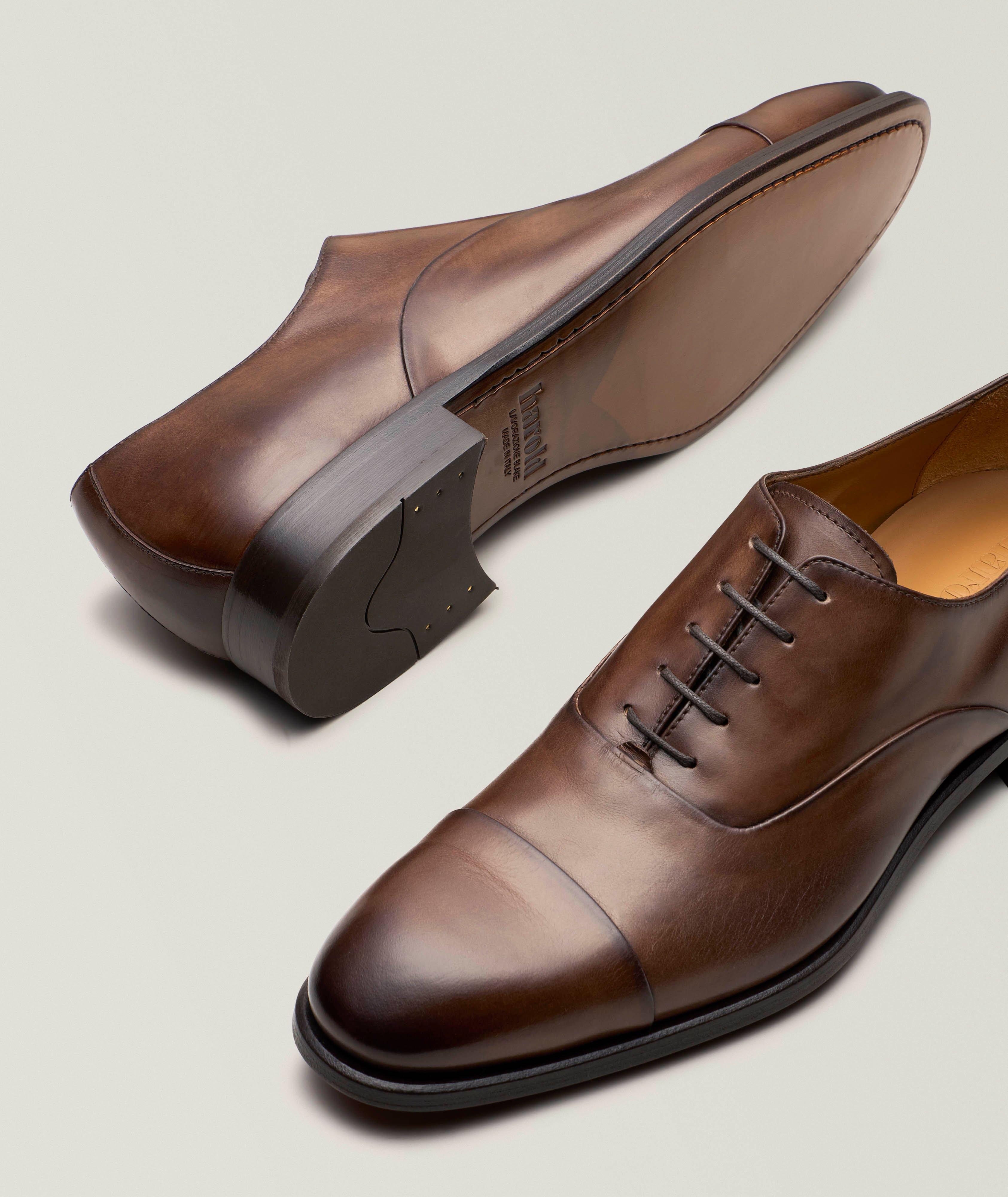 Chaussure lacée en cuir poli image 3