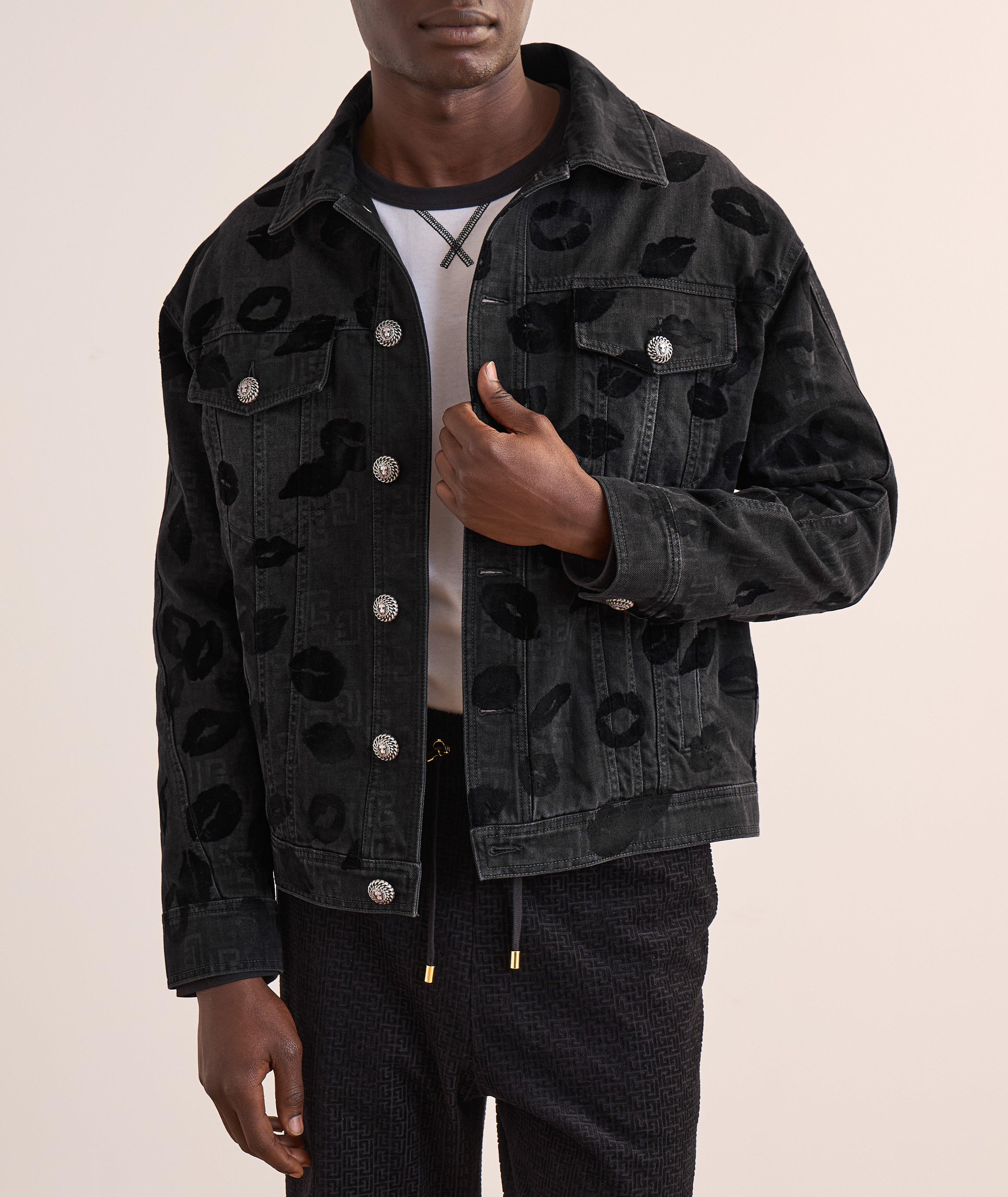 Blouson en denim à motif de baisers image 1