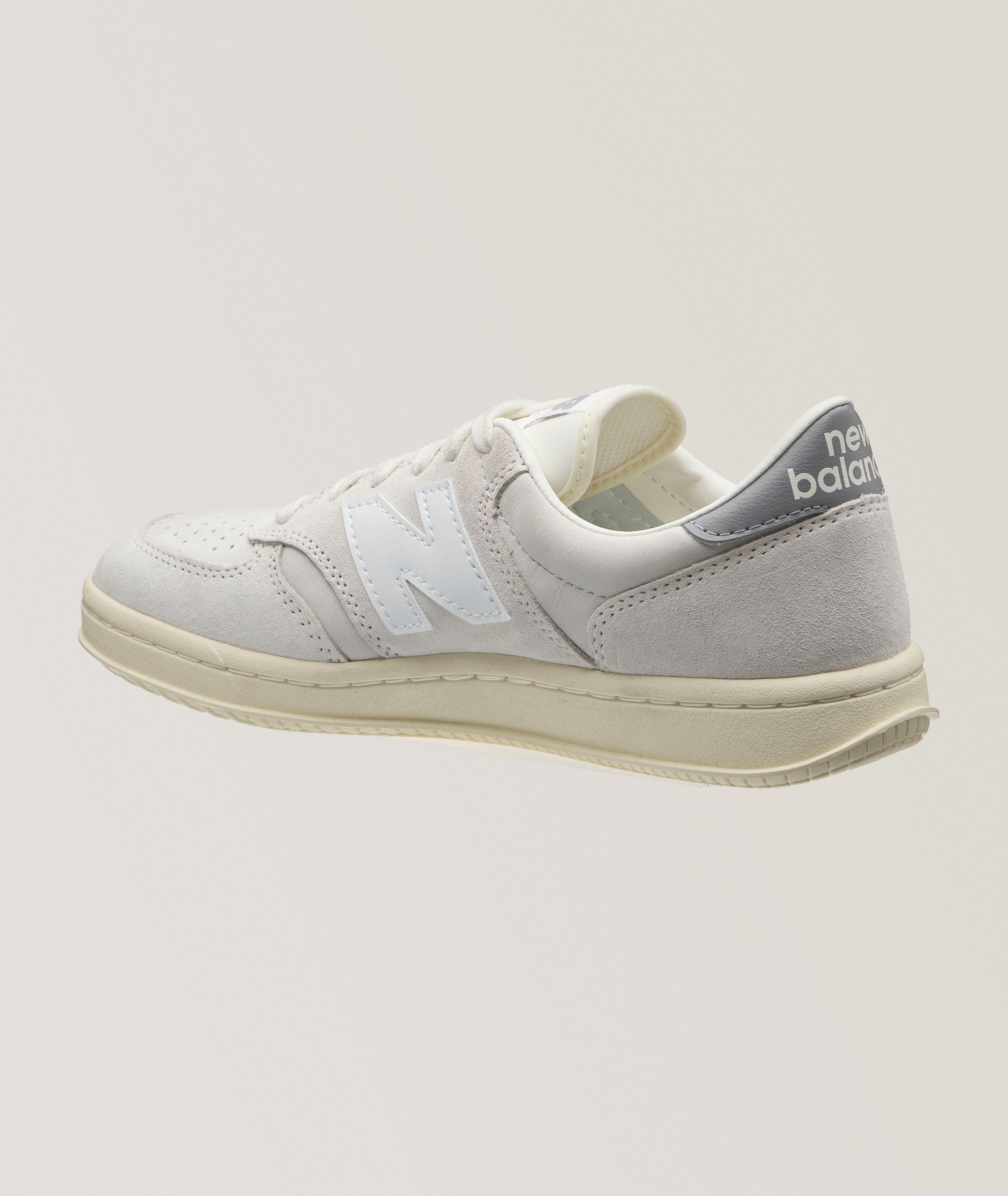 Chaussure sport T500 en suède image 1