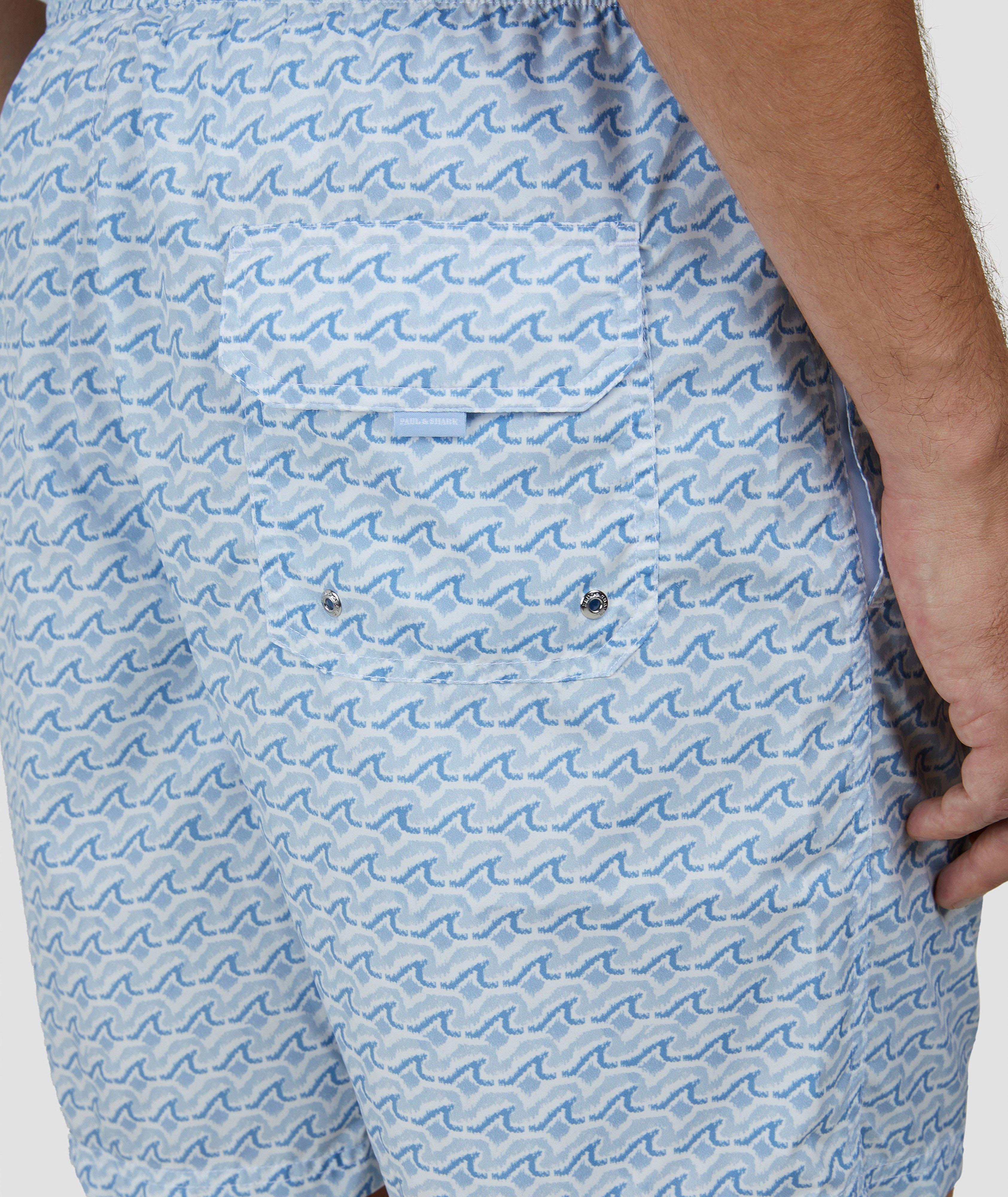 Ensemble, short de bain à motif de requins et pochette de rangement à glissière image 3