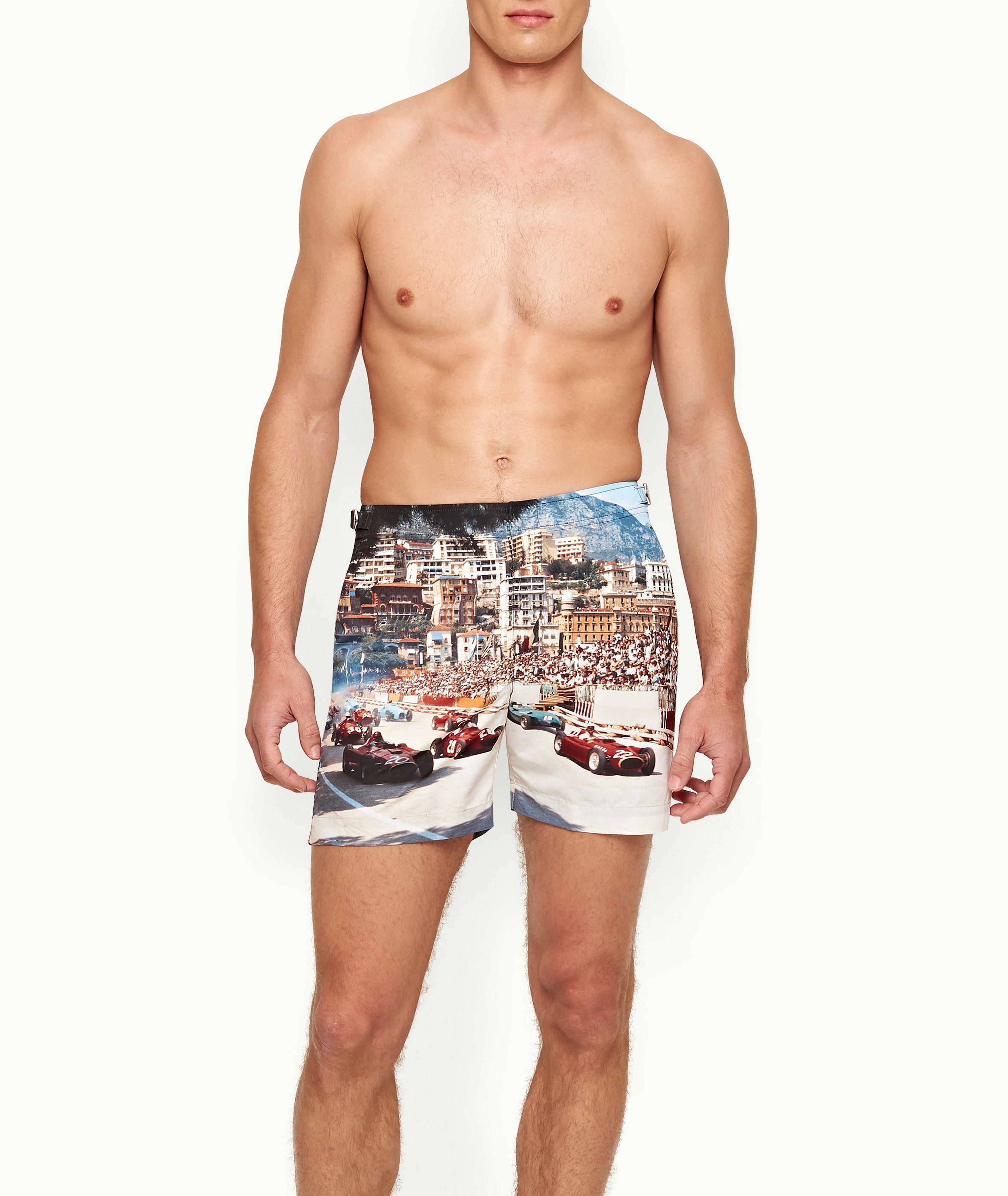 Short de bain Bulldog avec photo de voitures de course image 1