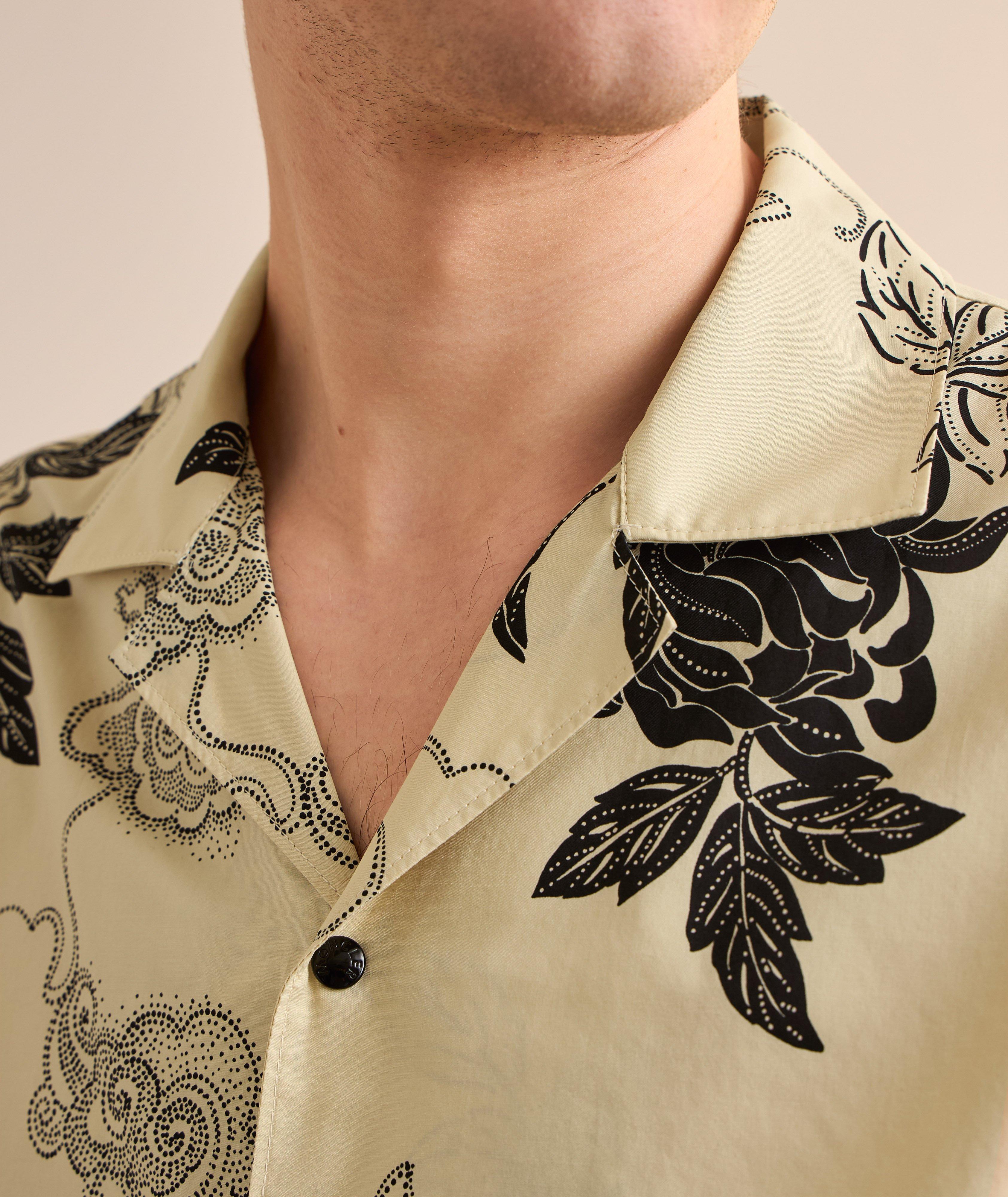 Chemise à col cubain et à motif floral image 3
