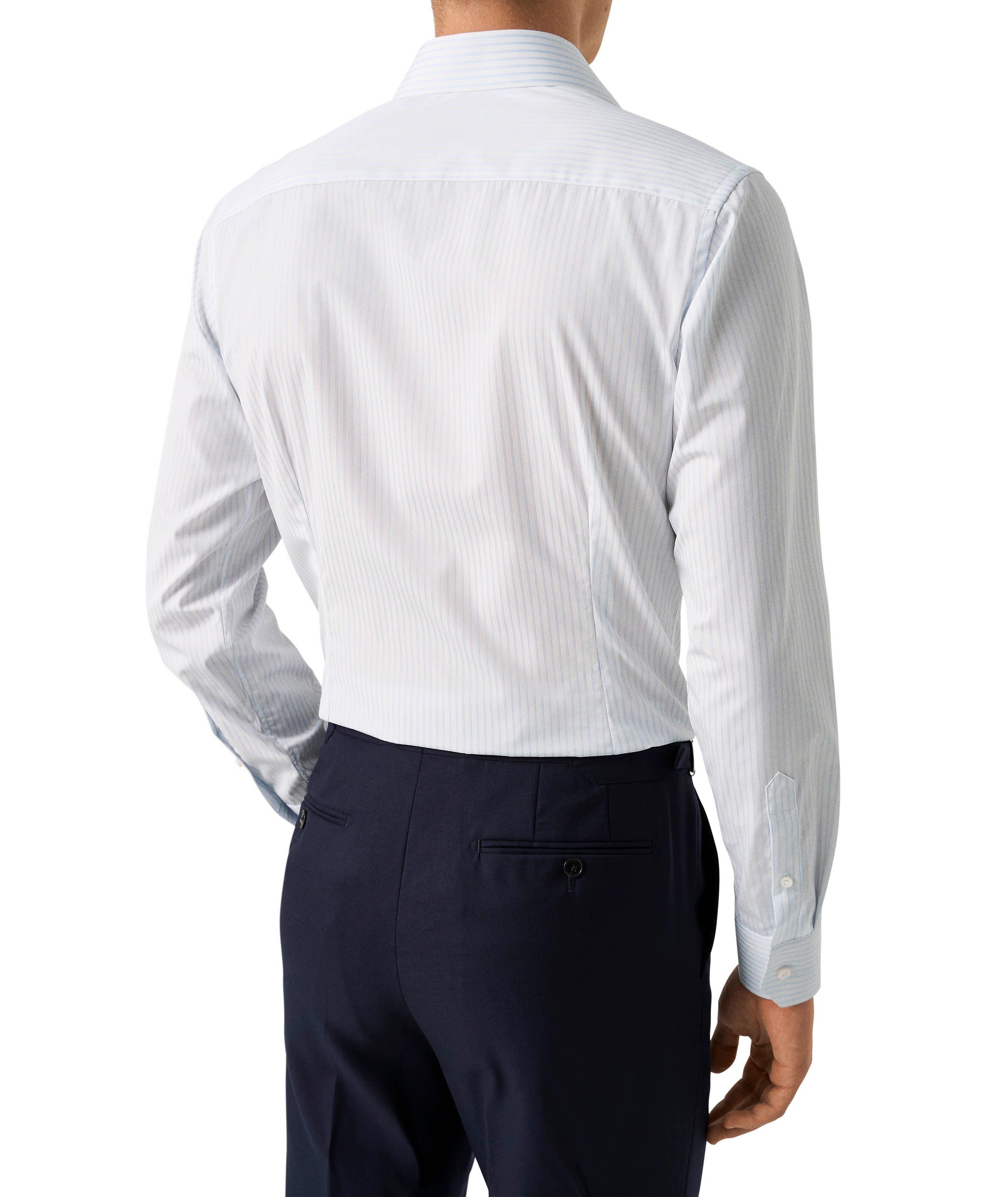 Chemise habillée à rayures de coupe contemporaine image 3