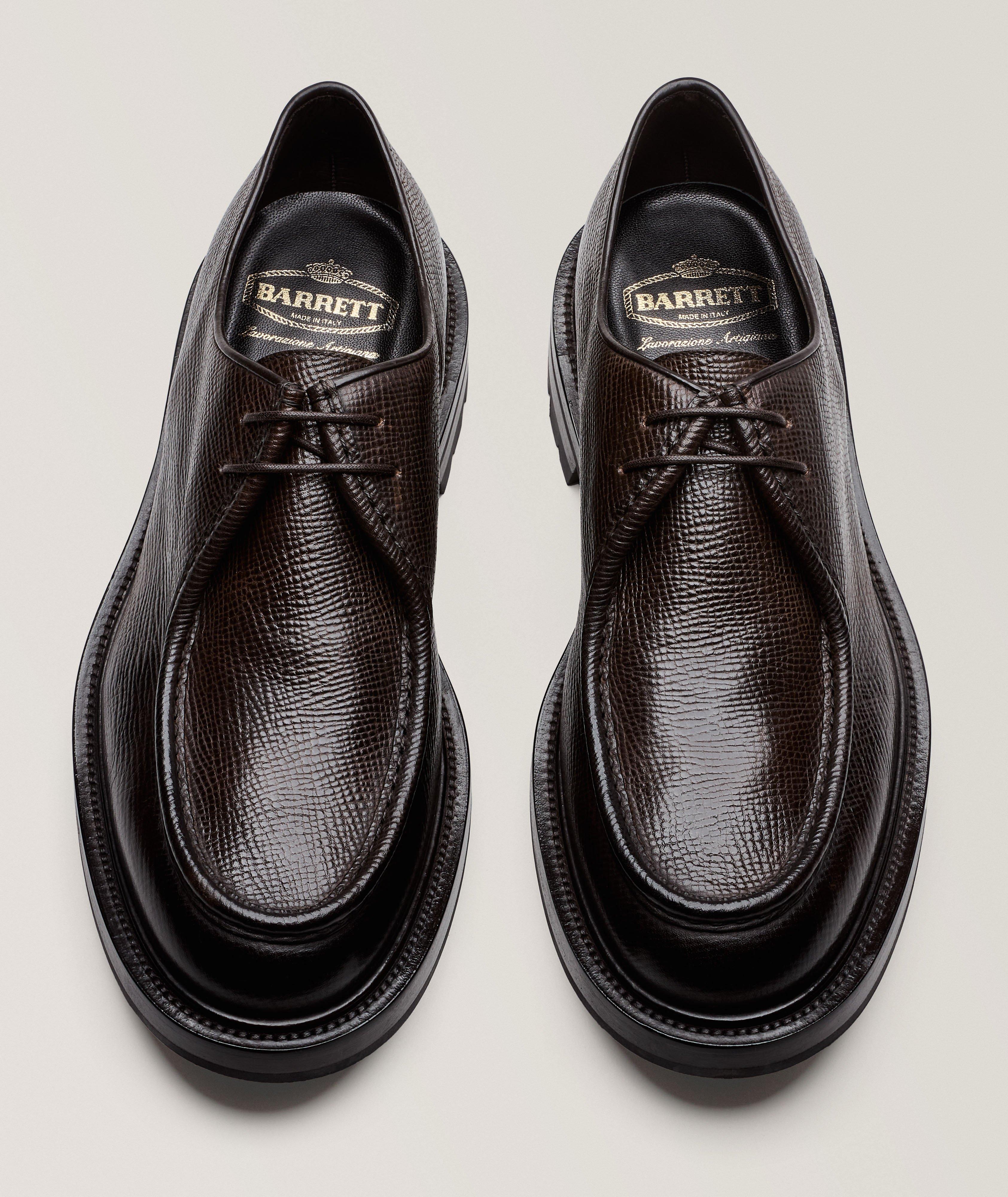 Chaussure lacée en cuir texturé image 1