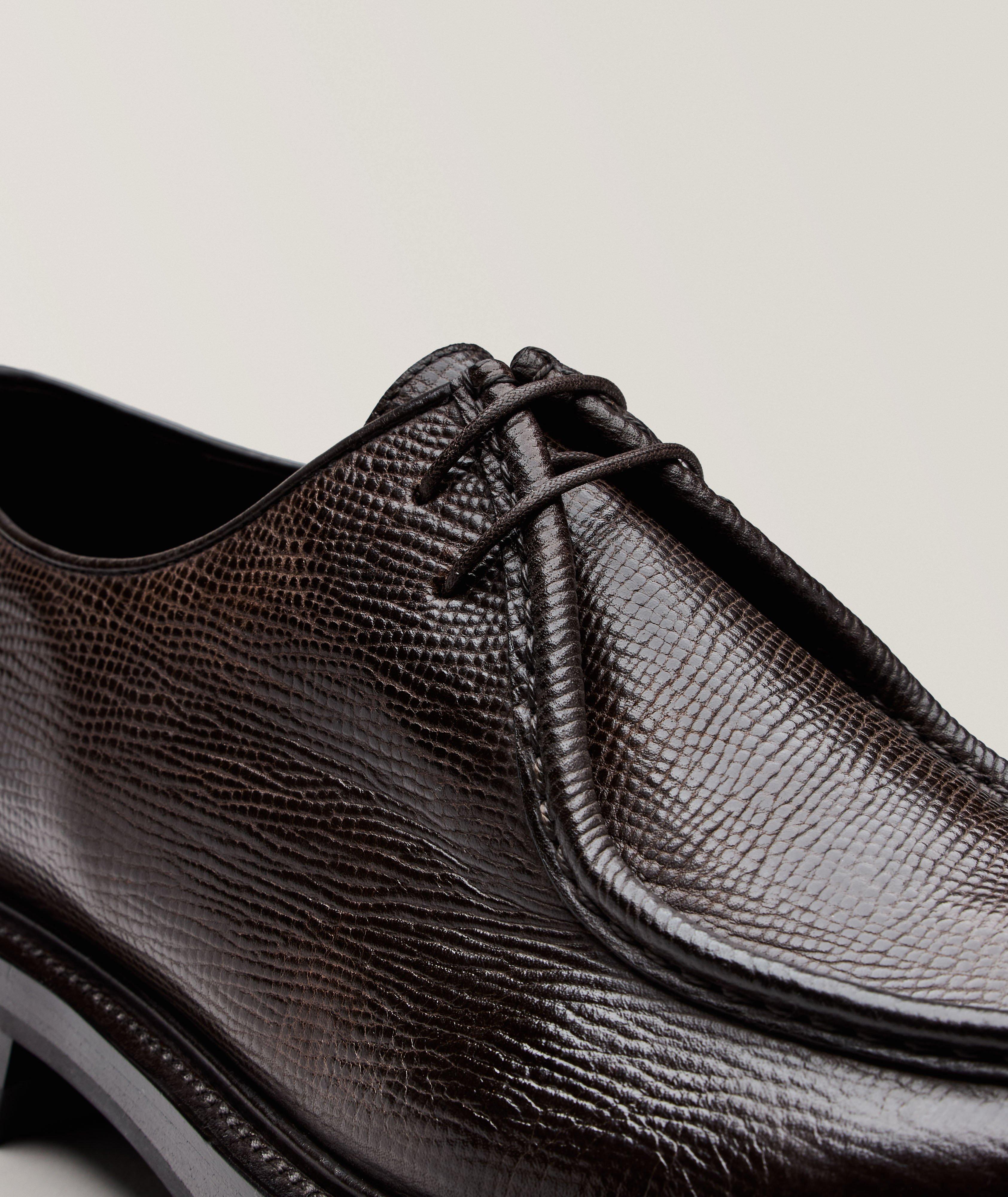 Chaussure lacée en cuir texturé image 2
