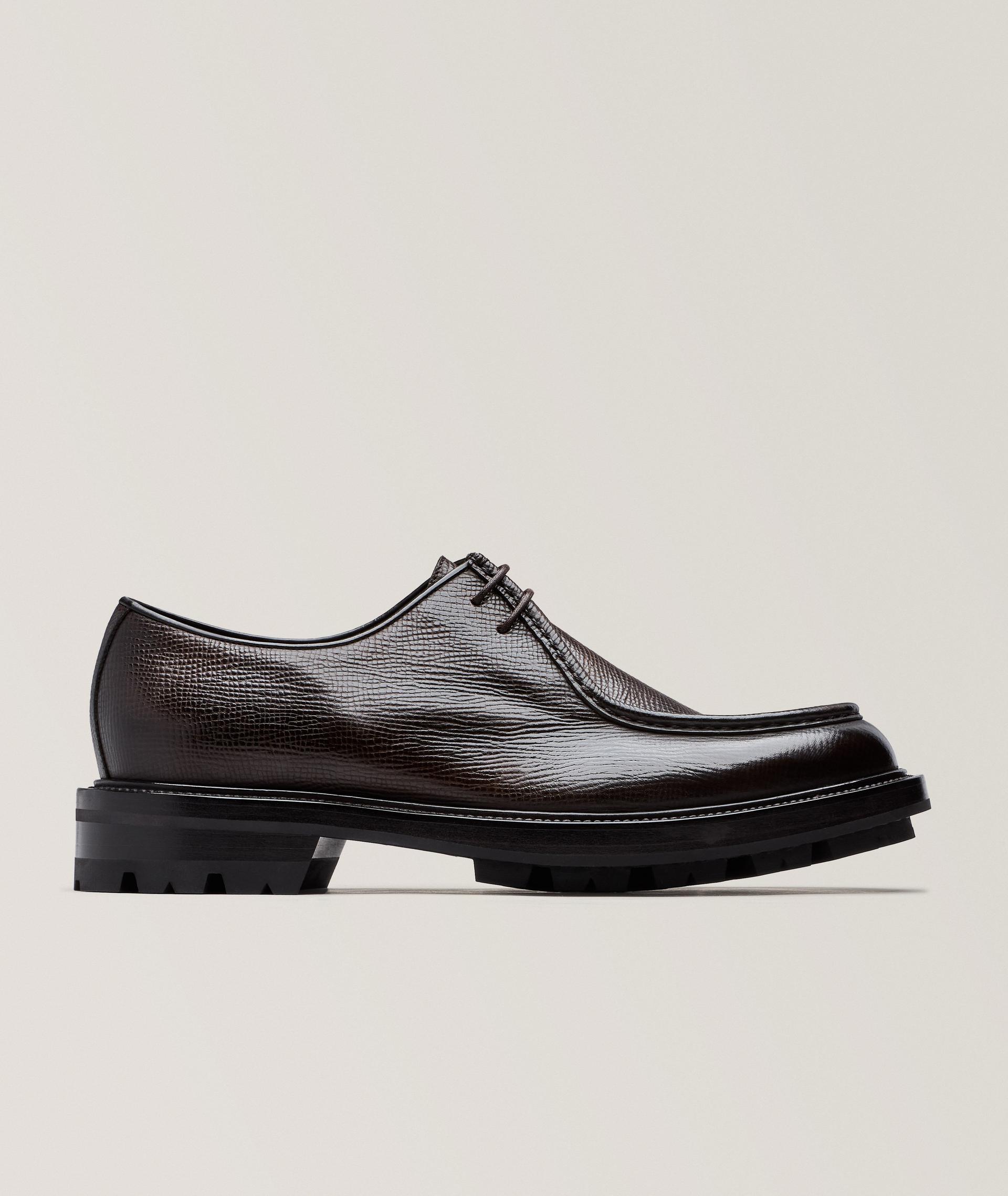 Chaussure lacée en cuir texturé image 0