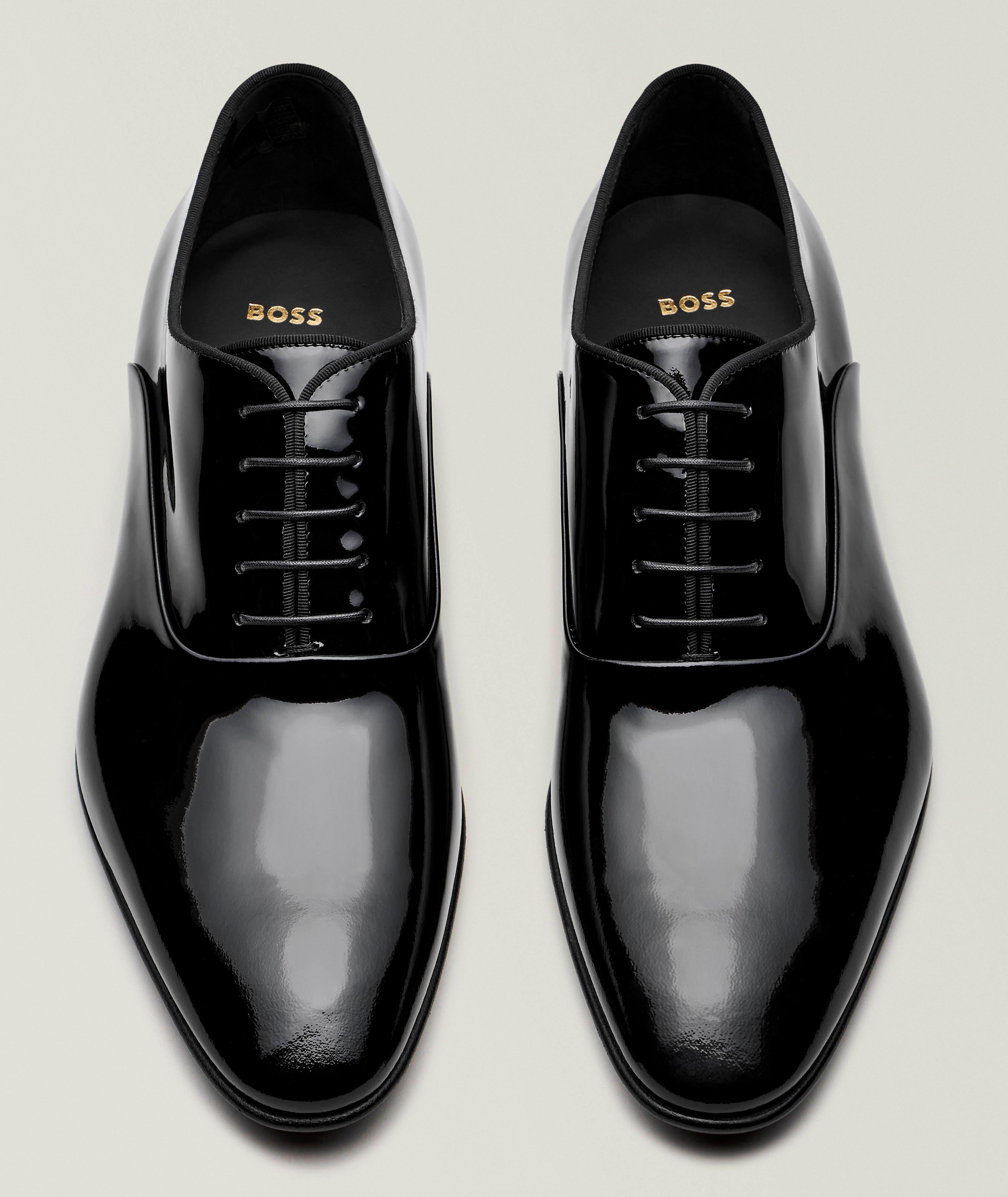 Chaussure lacée en cuir verni image 1