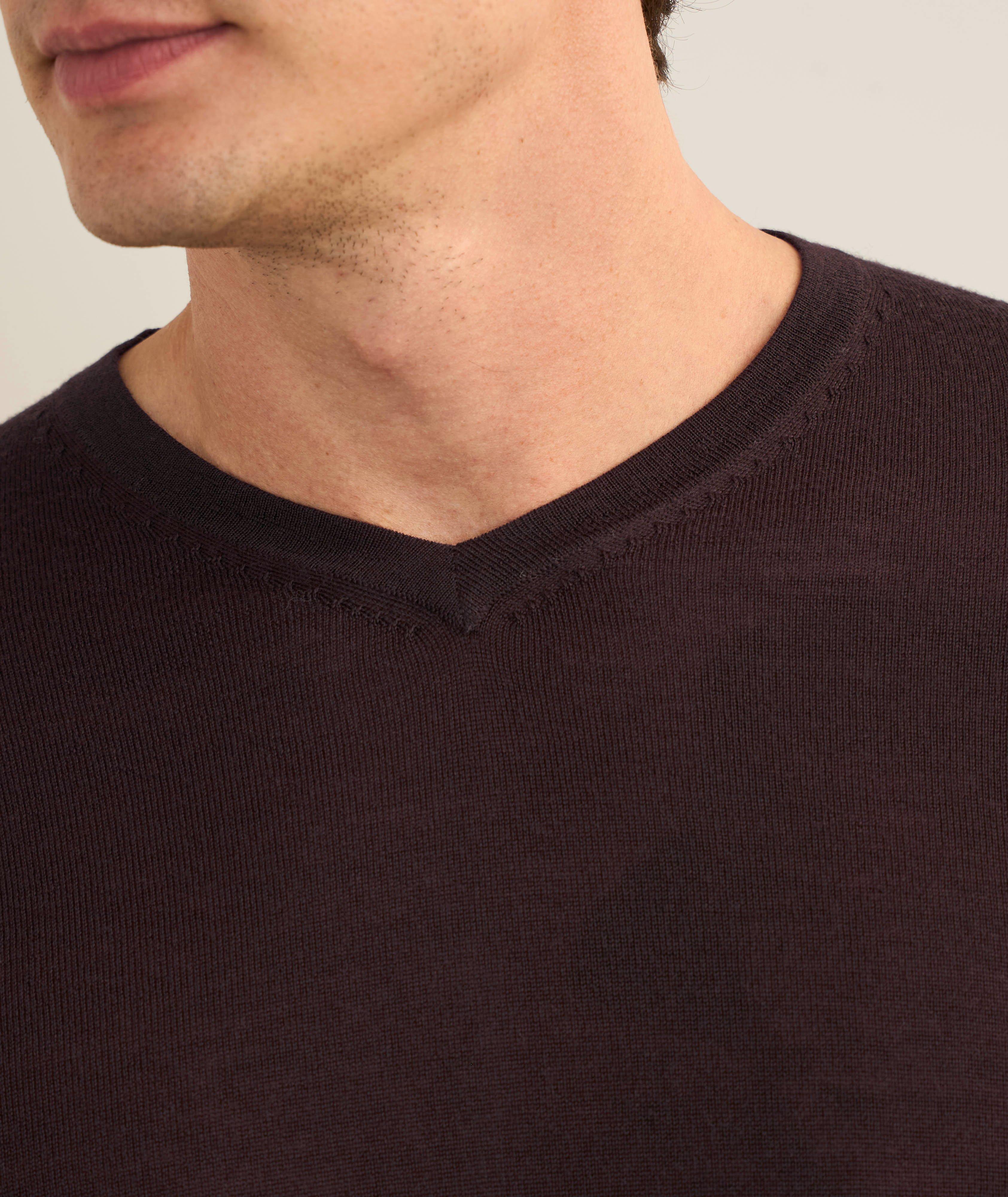 Pull en laine mérinos extra-fine à col en V image 3