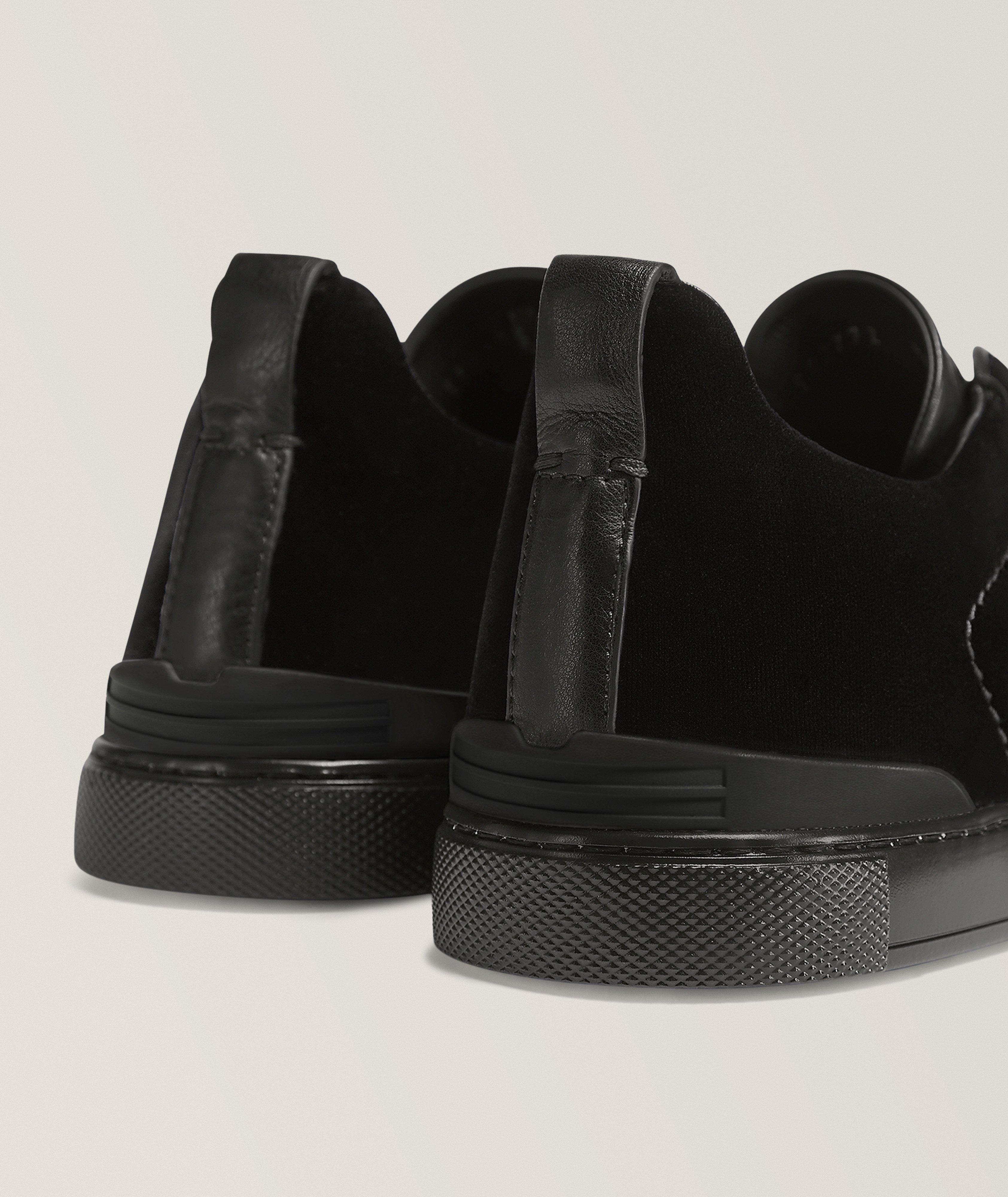 Chaussure sport en velours, collection Triple Stitch image 2