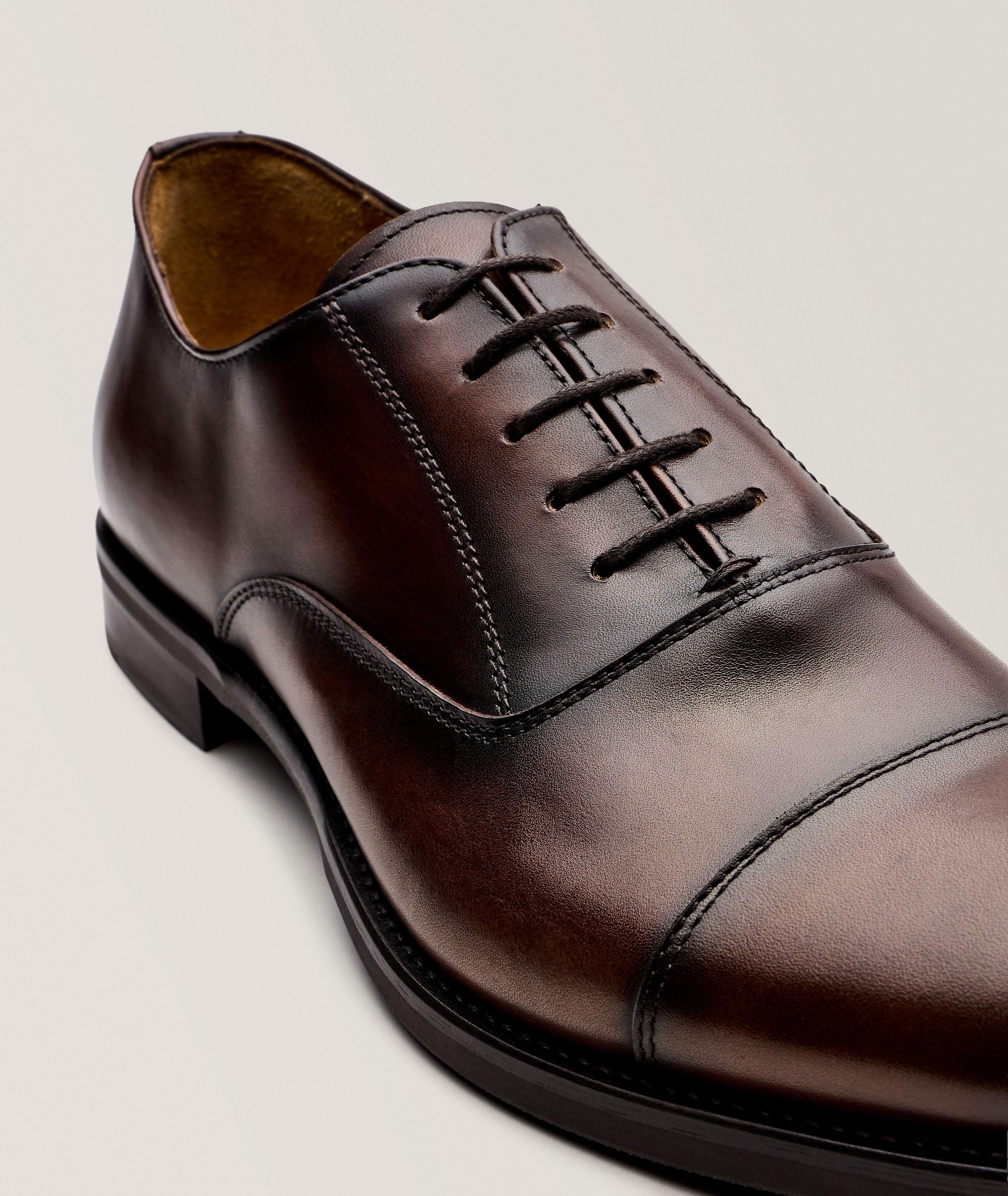 Chaussure lacée en cuir poli à bout rapporté image 2