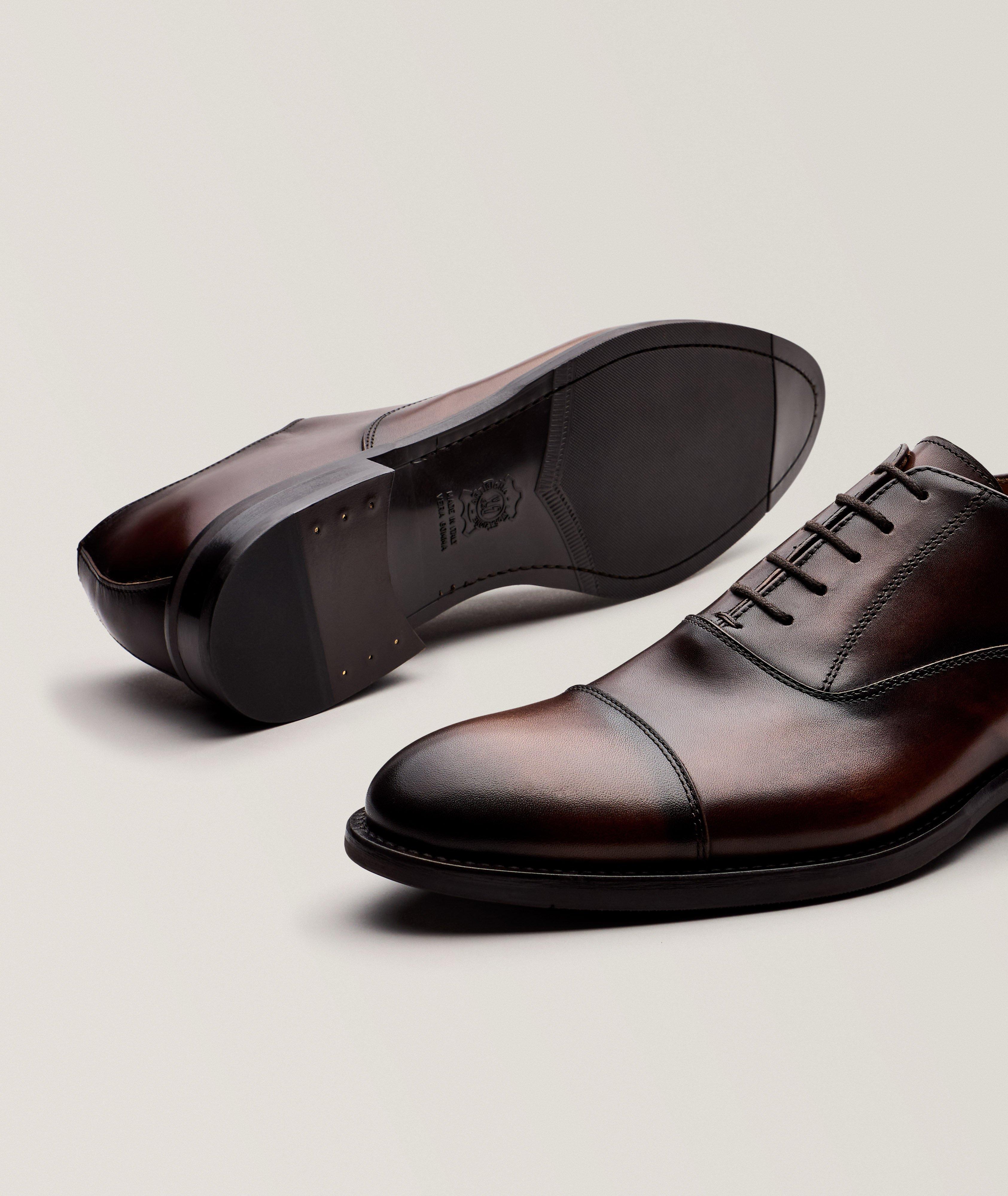 Chaussure lacée en cuir poli à bout rapporté image 3