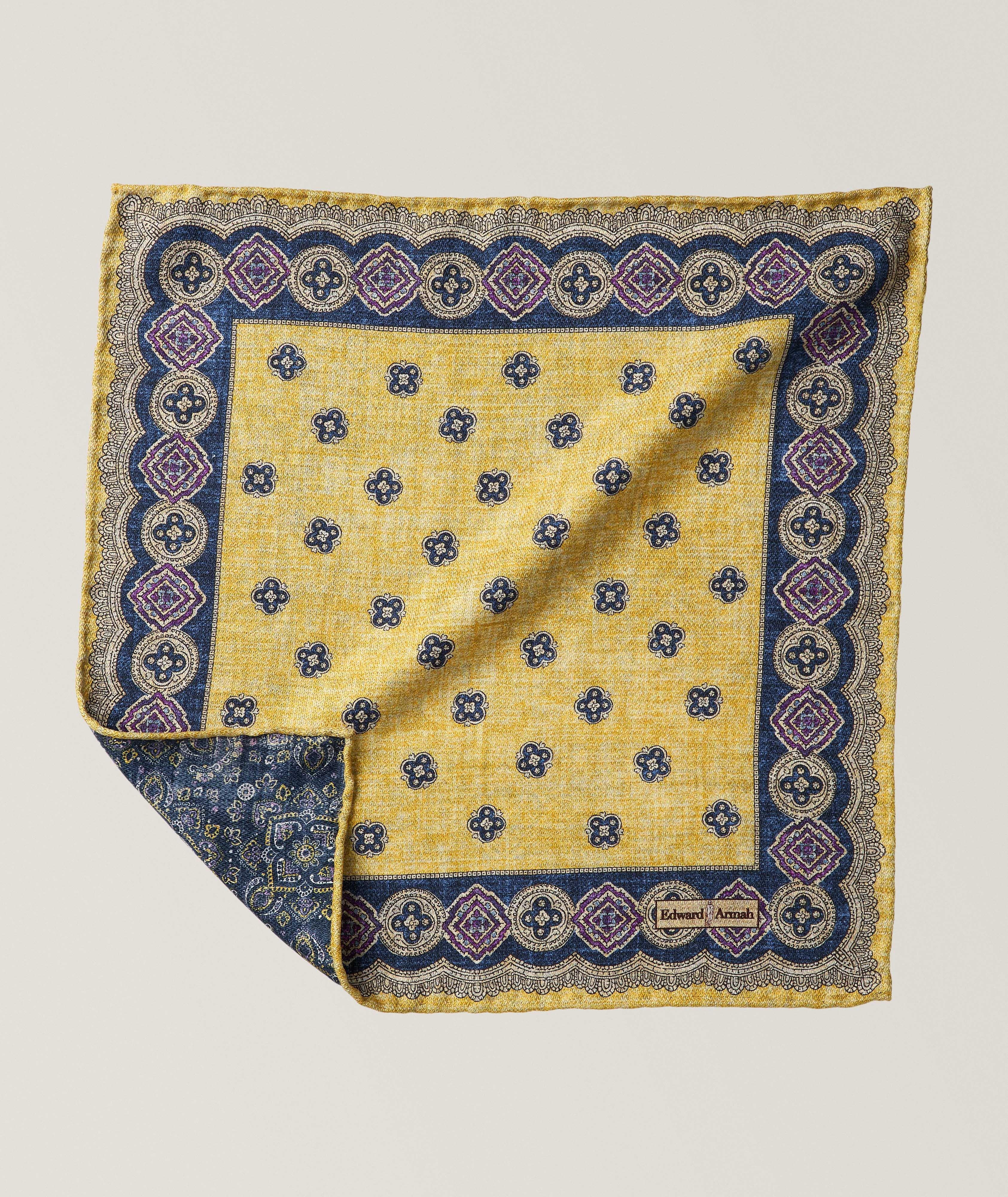 Pochette de costume en soie à bordure médaillon image 0