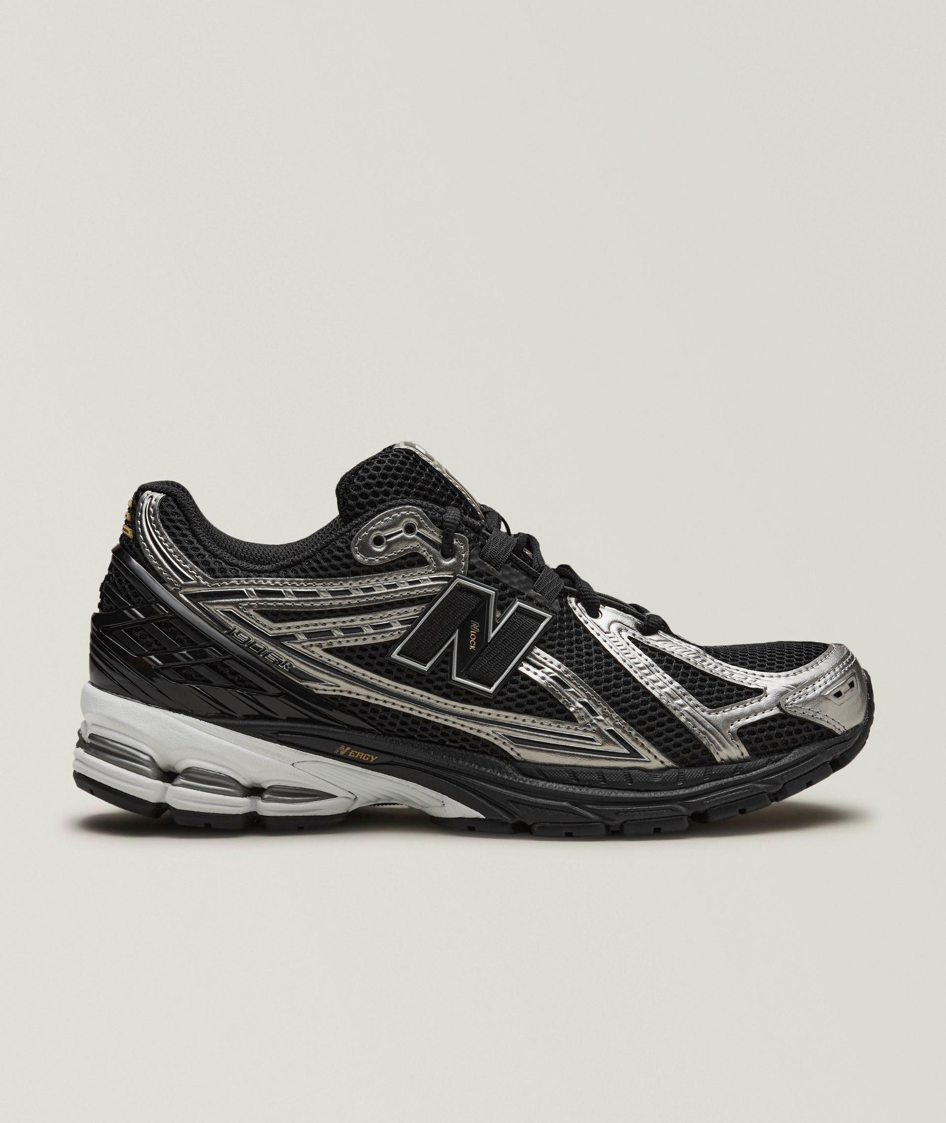 Chaussure sport 1906R en tissu avec insertions métallisées image 0