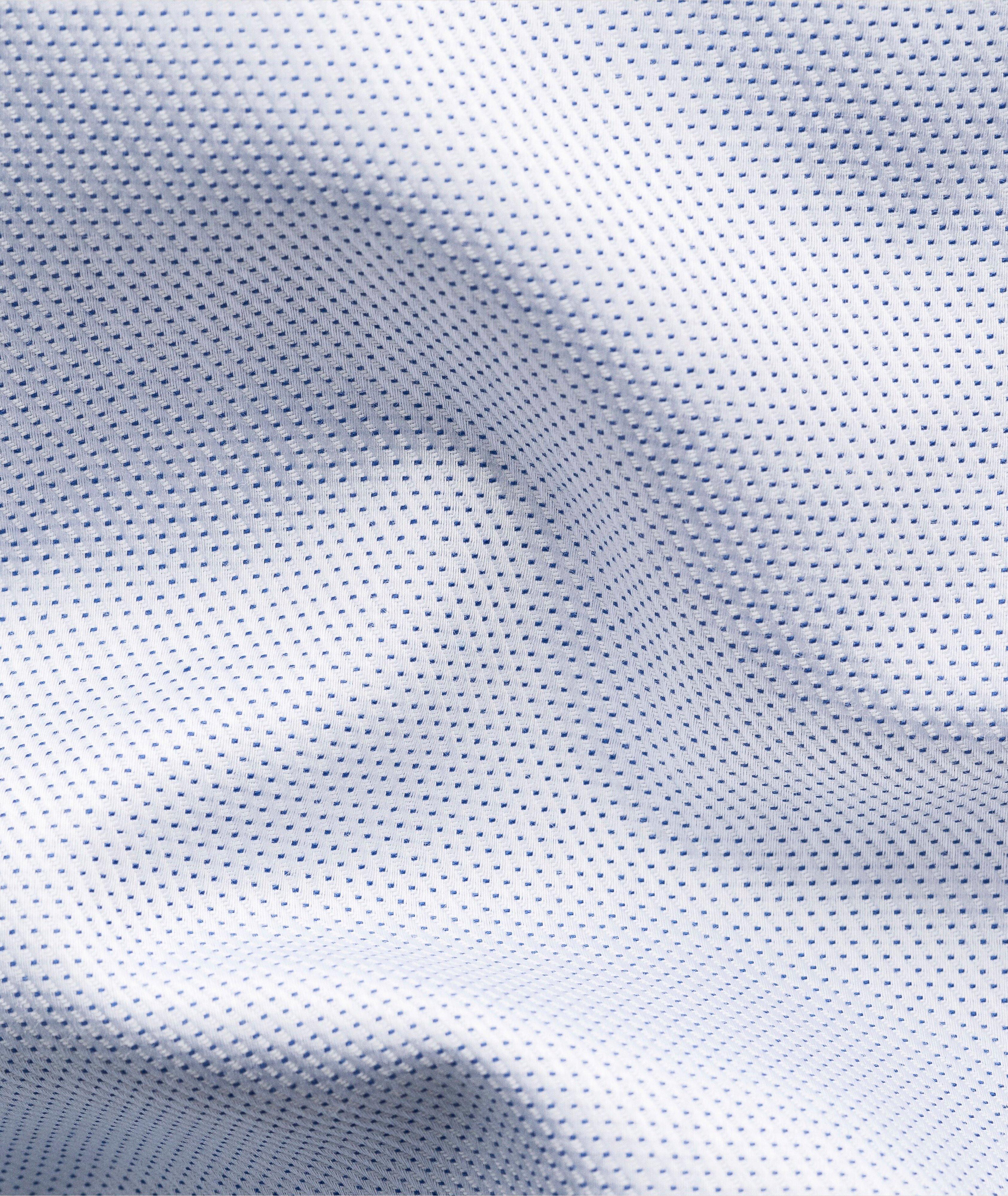 Chemise habillée en twill de coupe contemporaine image 2