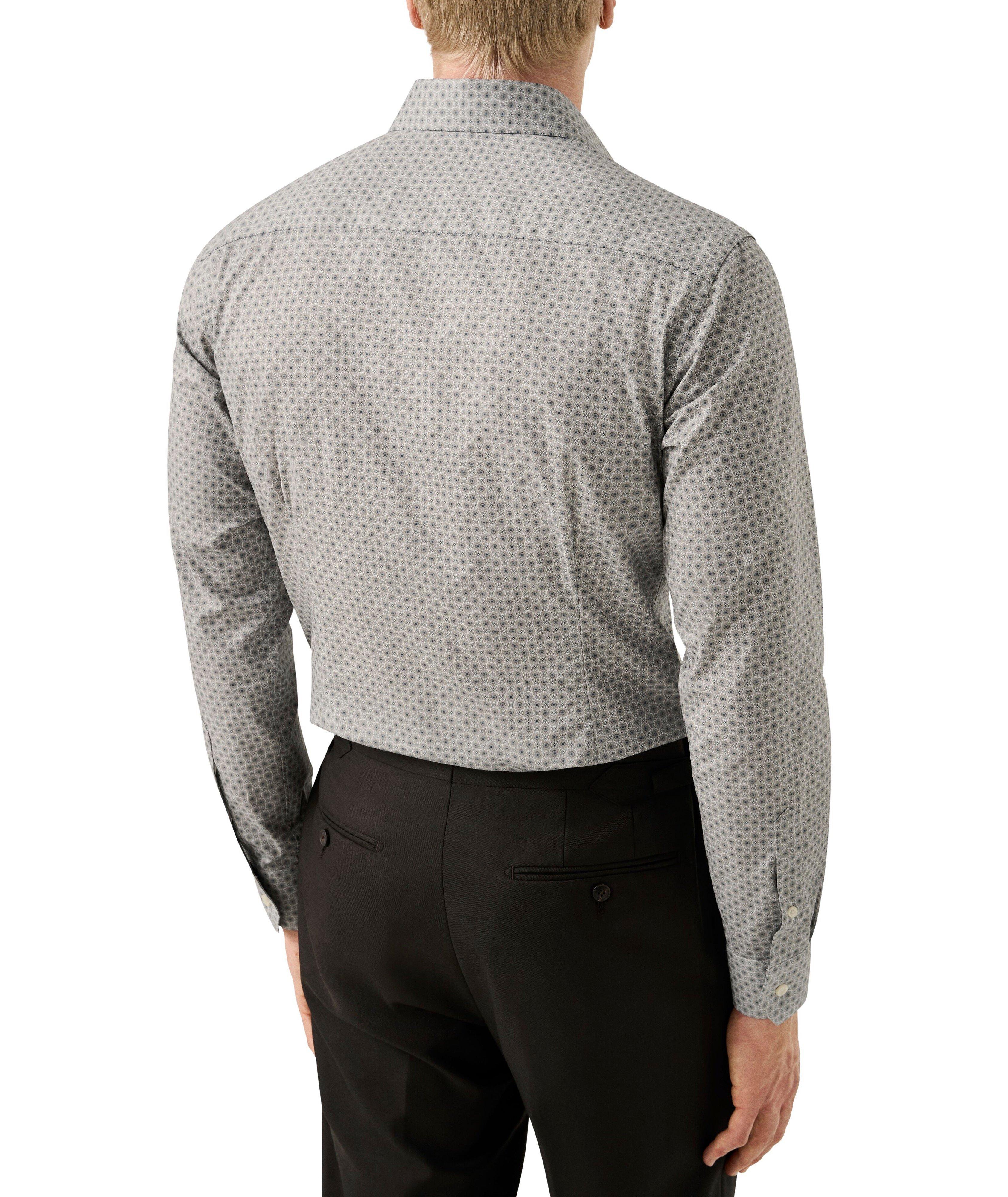 Chemise habillée à petit motif floral de coupe amincie image 3