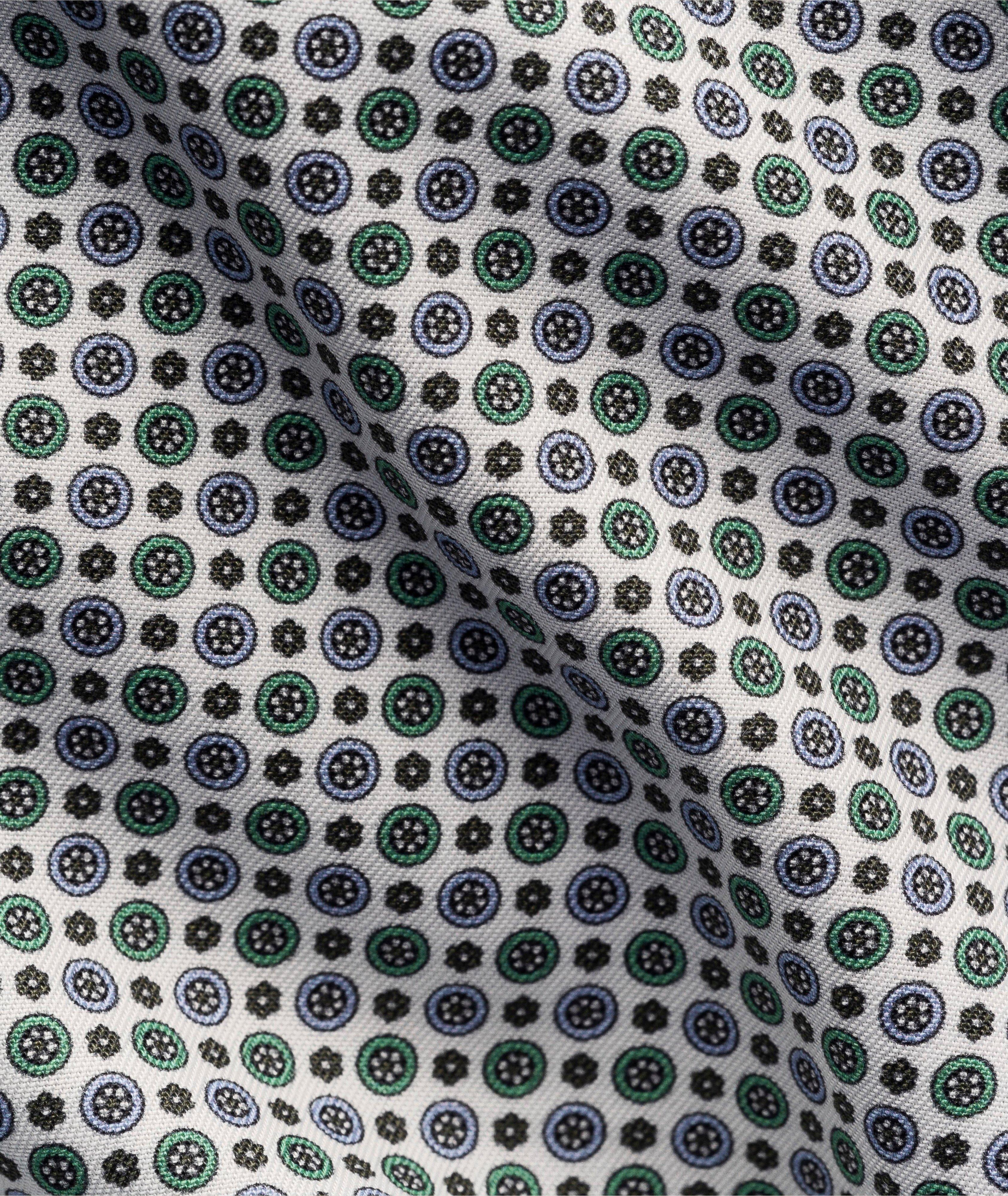 Chemise habillée à petit motif floral de coupe contemporaine image 2