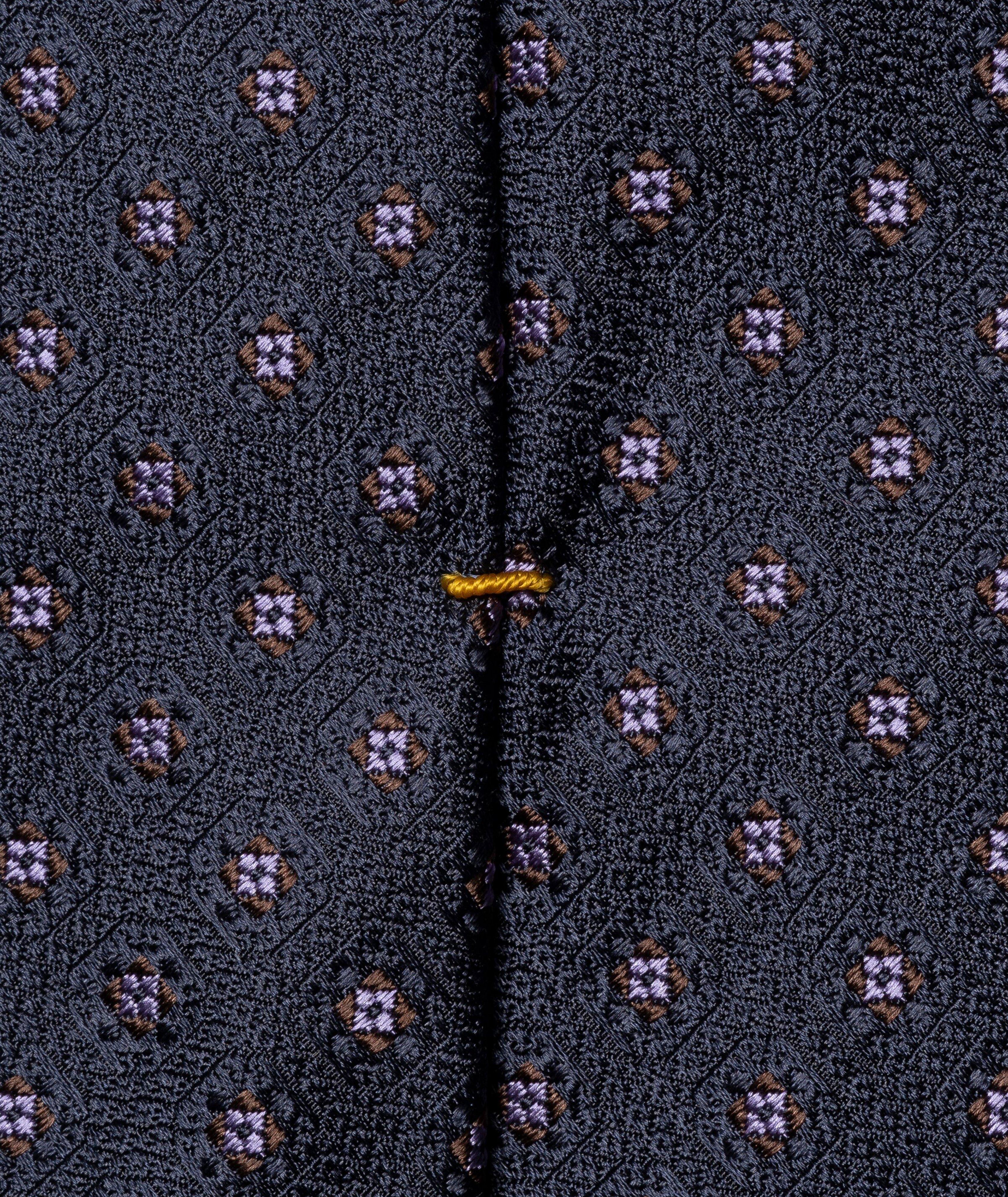 Cravate en soie à motif répété image 3